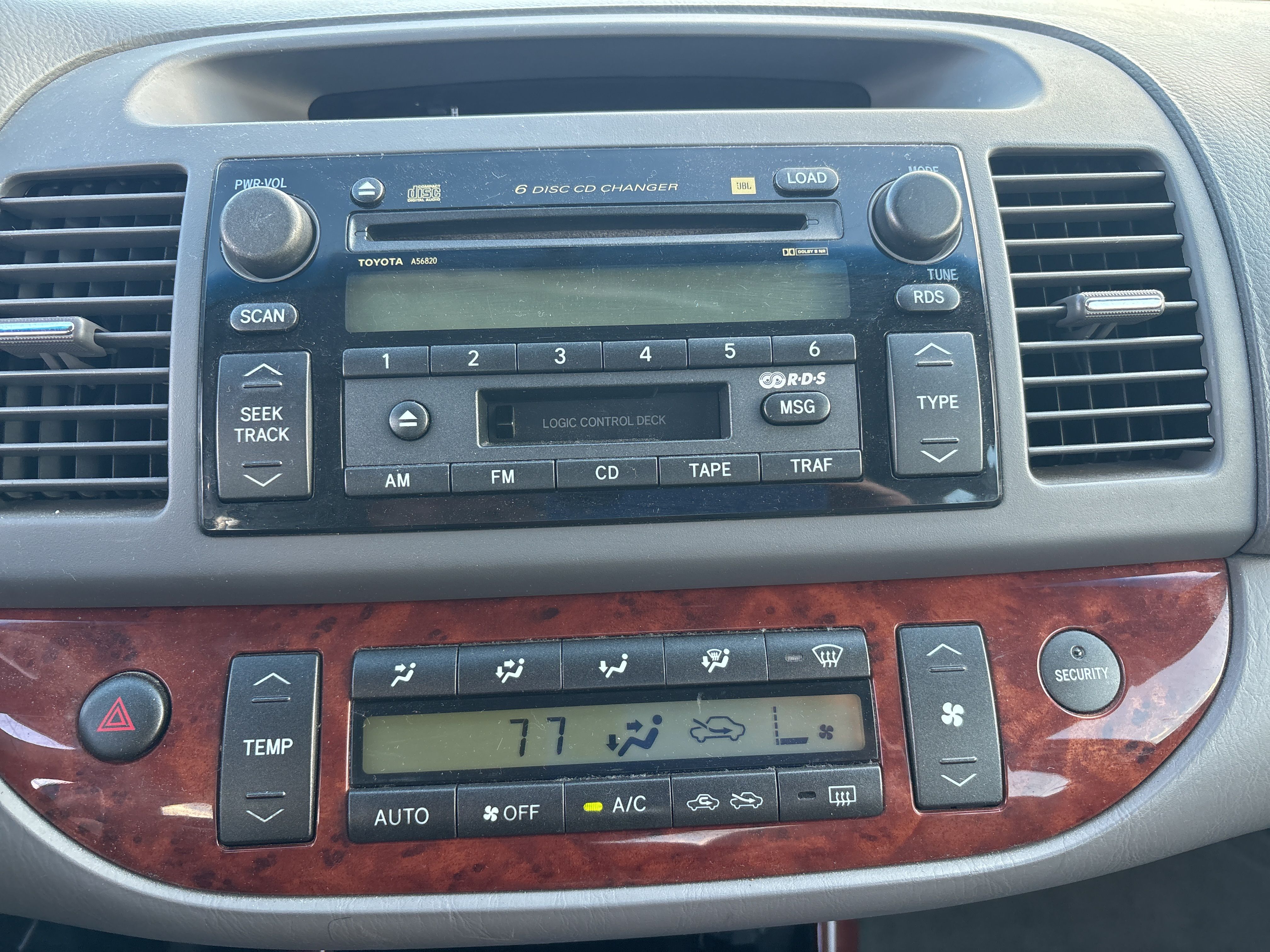 2002 Toyota Camry SE photo