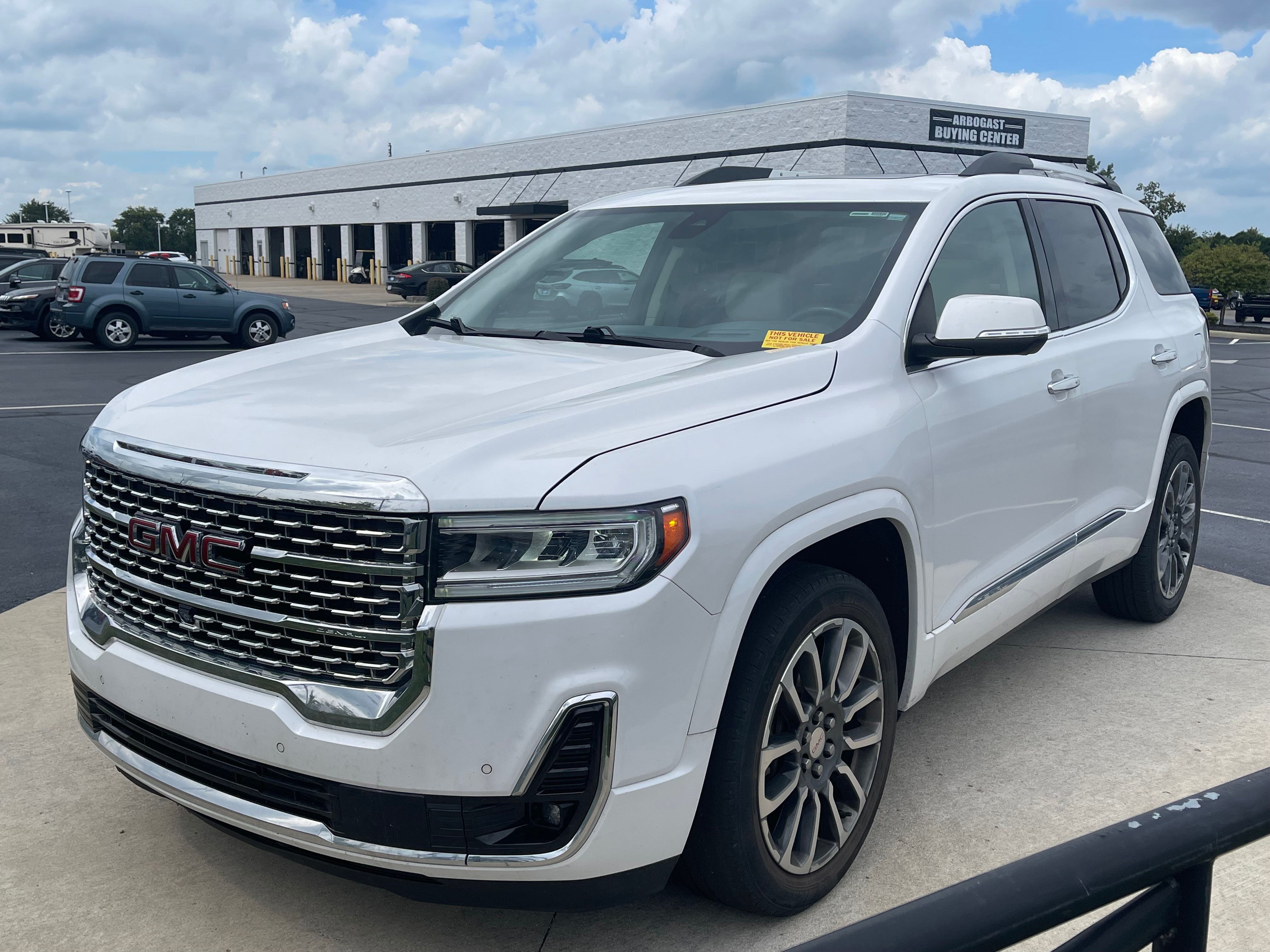 Used 2020 White Frost Tricoat GMC Denali image 3