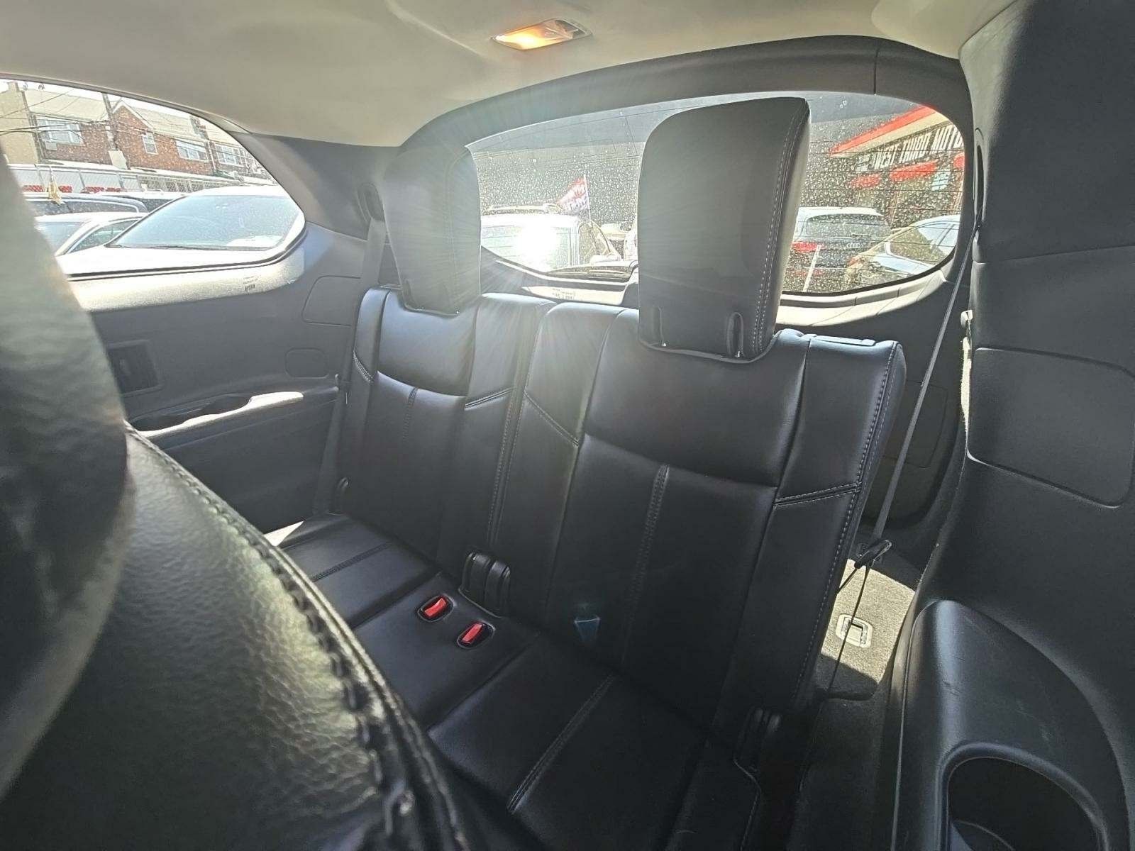 2019 Nissan Pathfinder SL photo