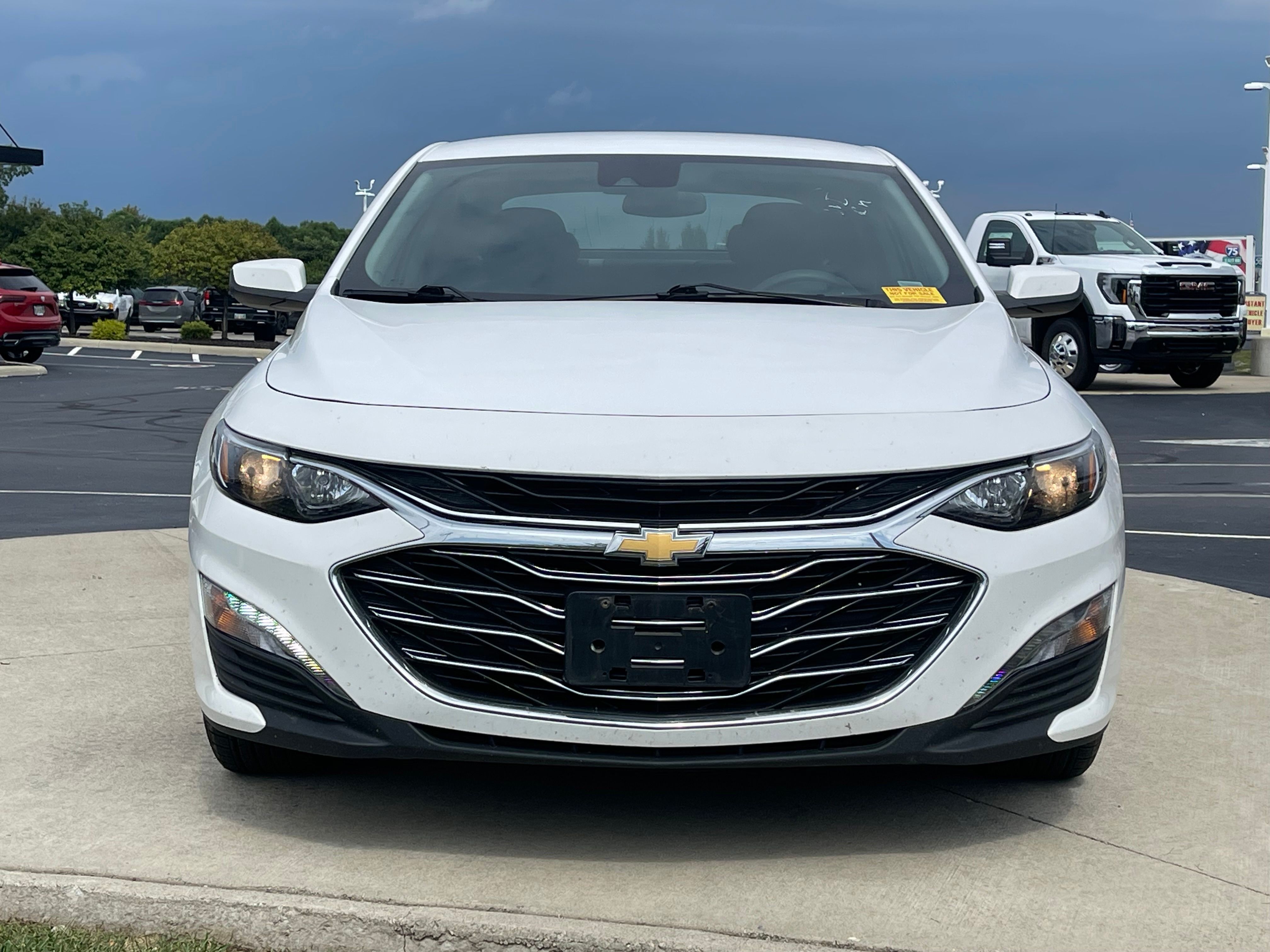 Used 2025 Summit White Chevrolet LT image 2