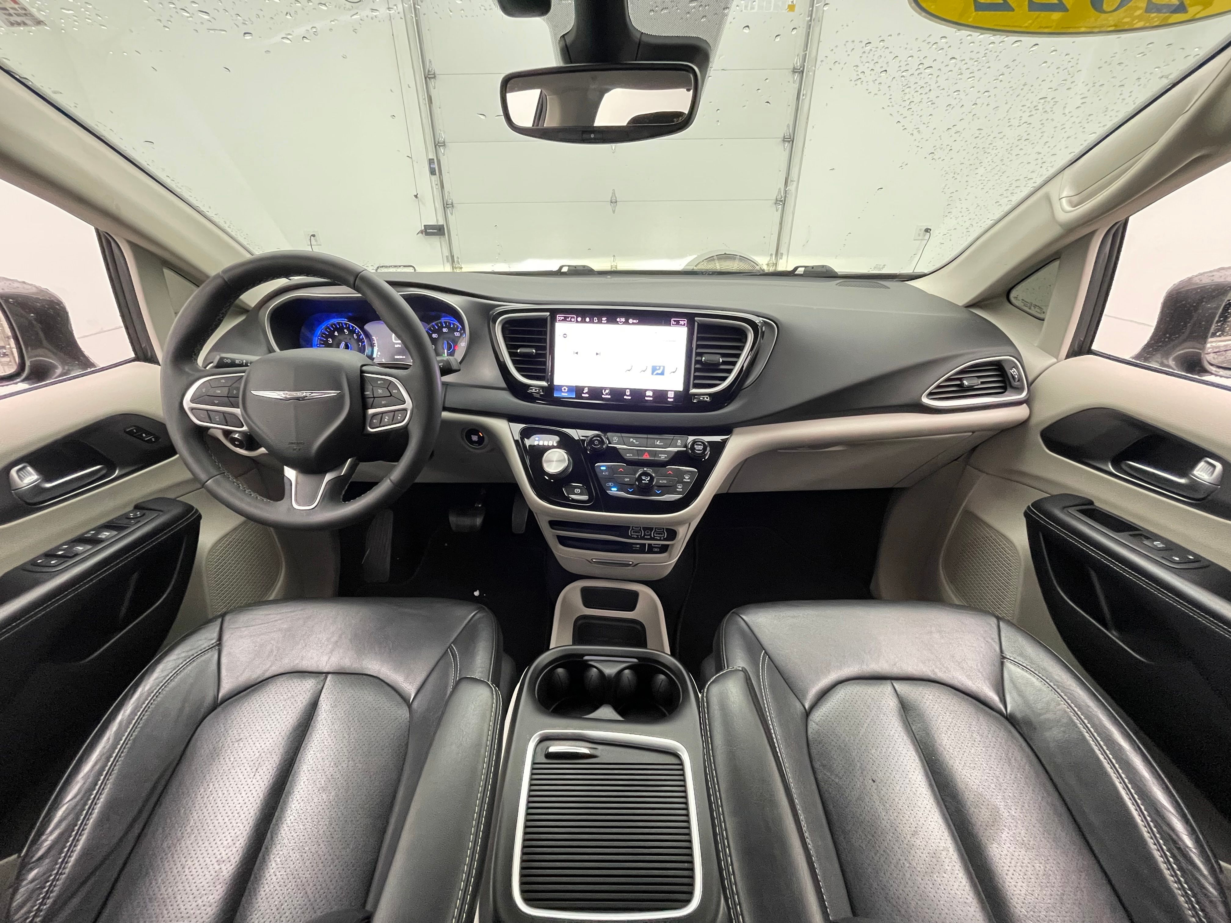 Used 2022 Granite Crystal Metallic Clearcoat Chrysler Touring L image 3