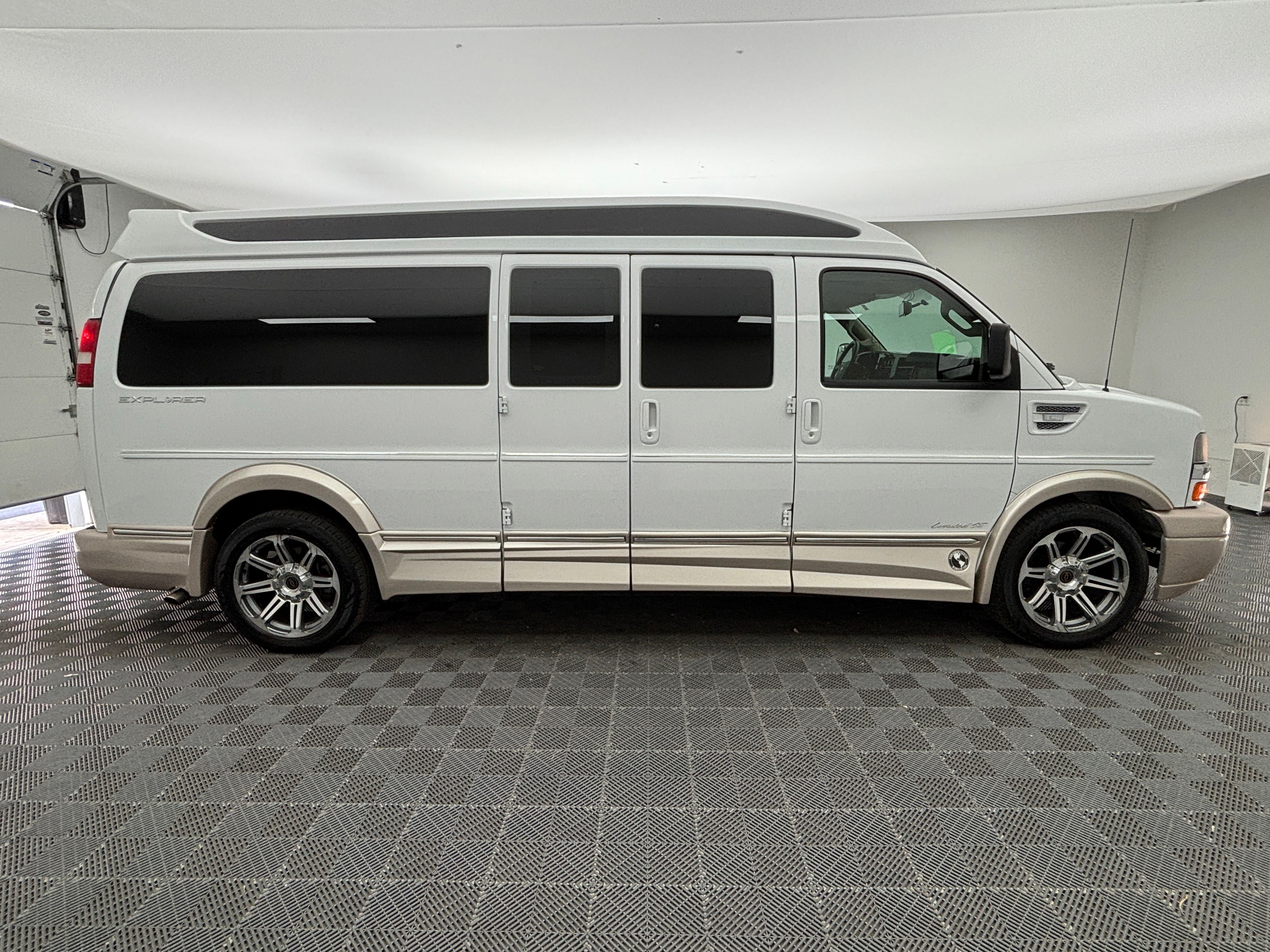 Used 2017 Summit White Chevrolet Explorer Limited SE image 6
