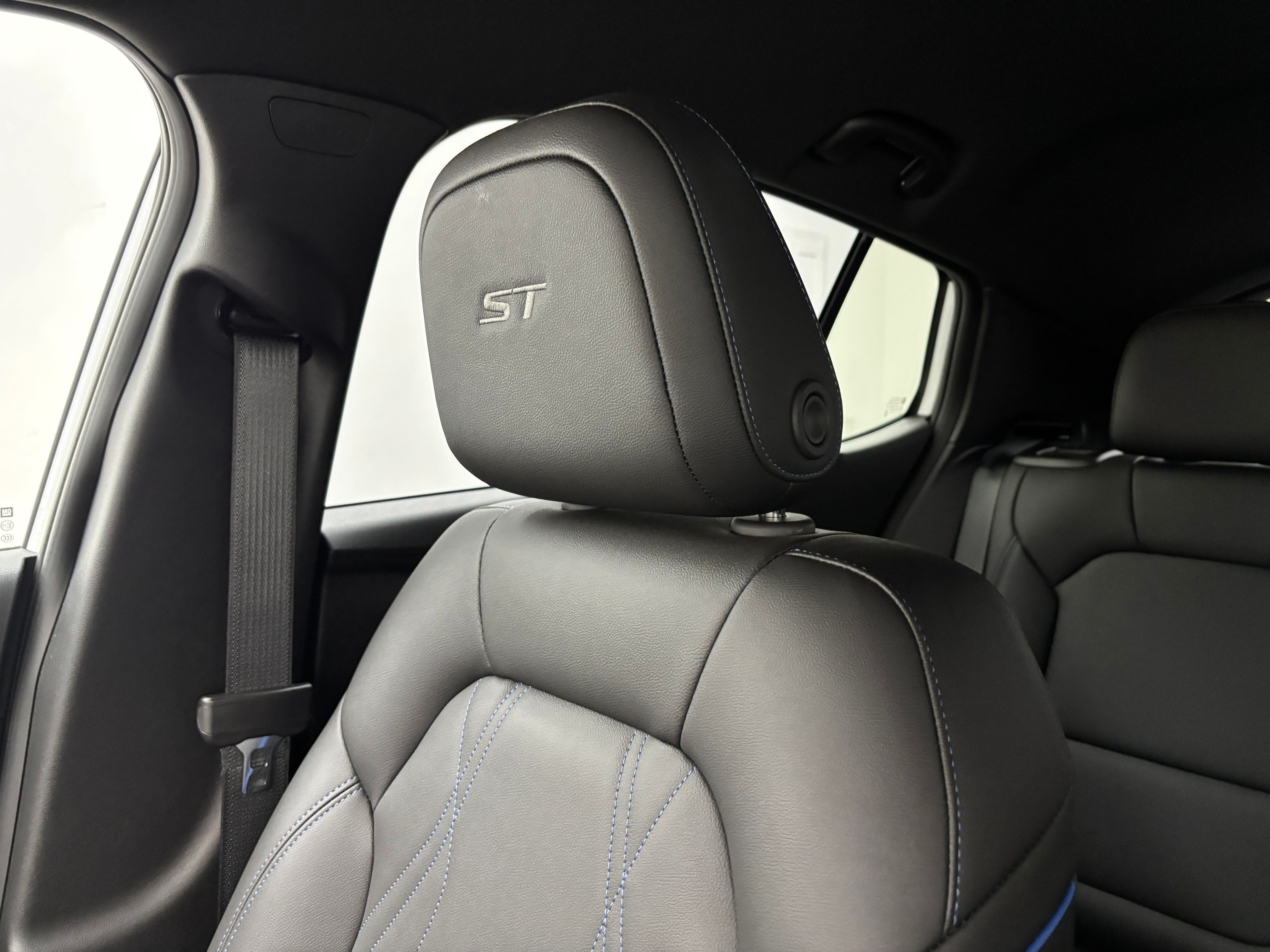 Used 2025 Summit White Buick Sport Touring image 38