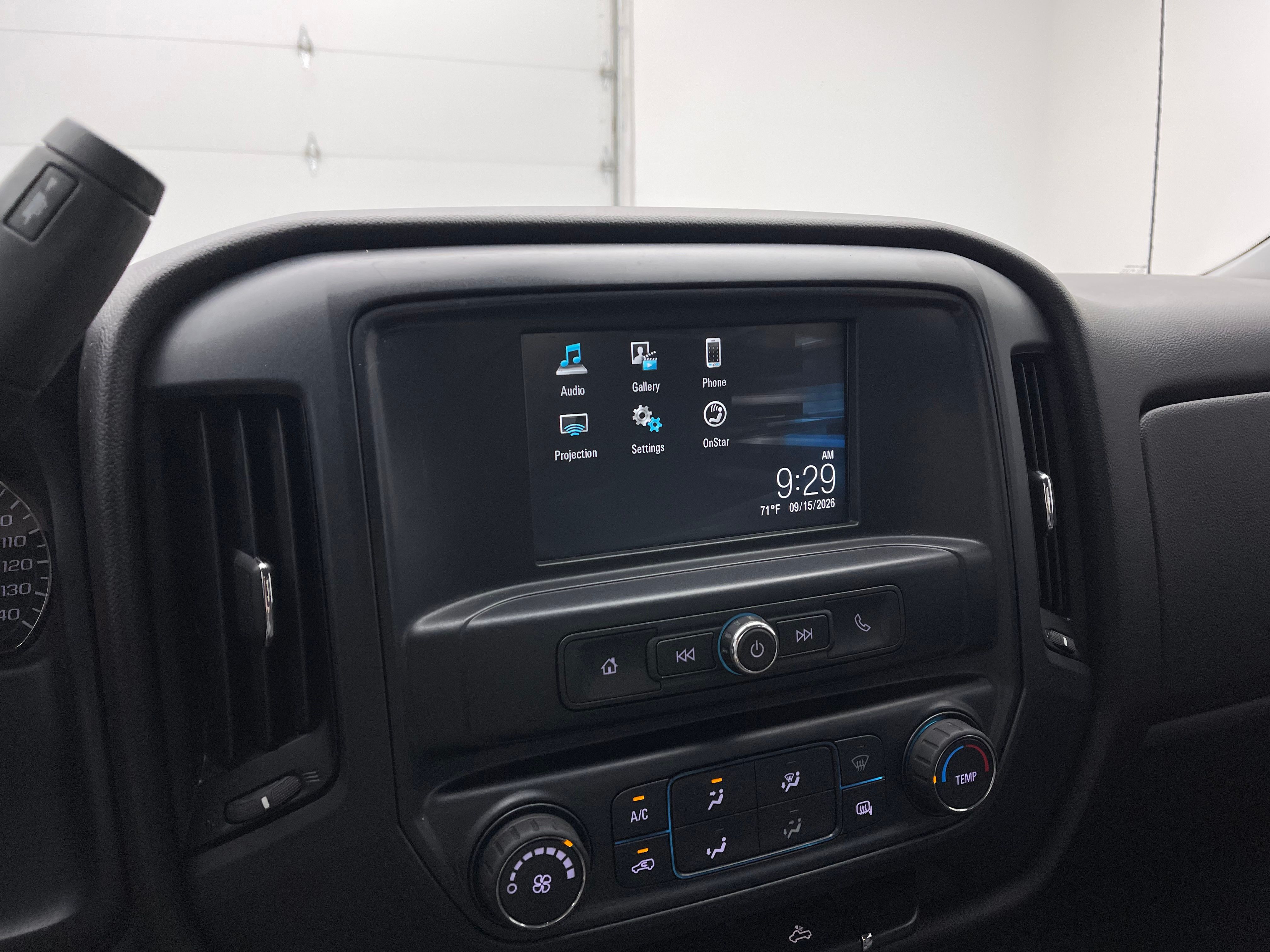 Used 2018 Summit White GMC Base image 20