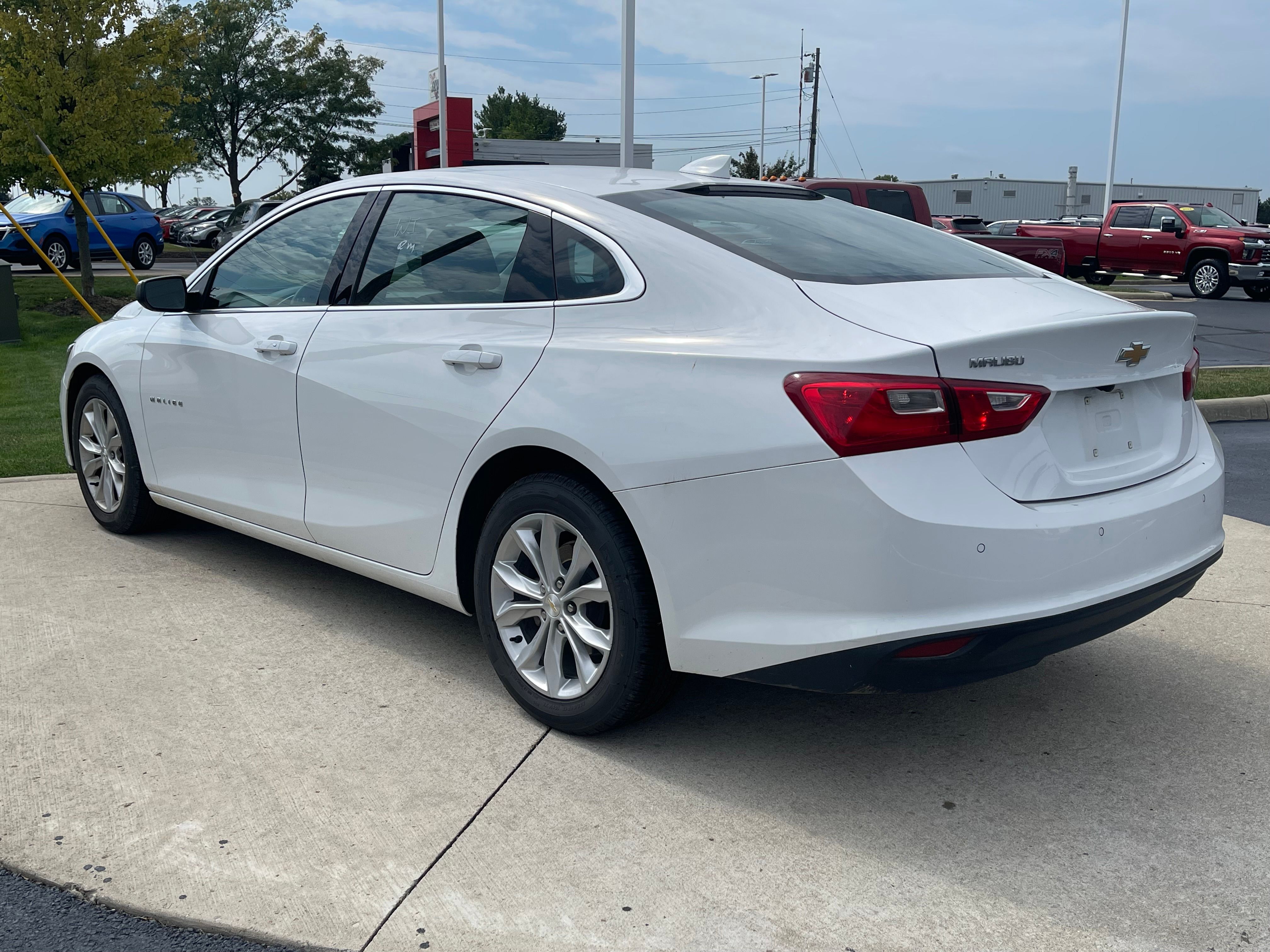 Used 2025 Summit White Chevrolet LT image 5