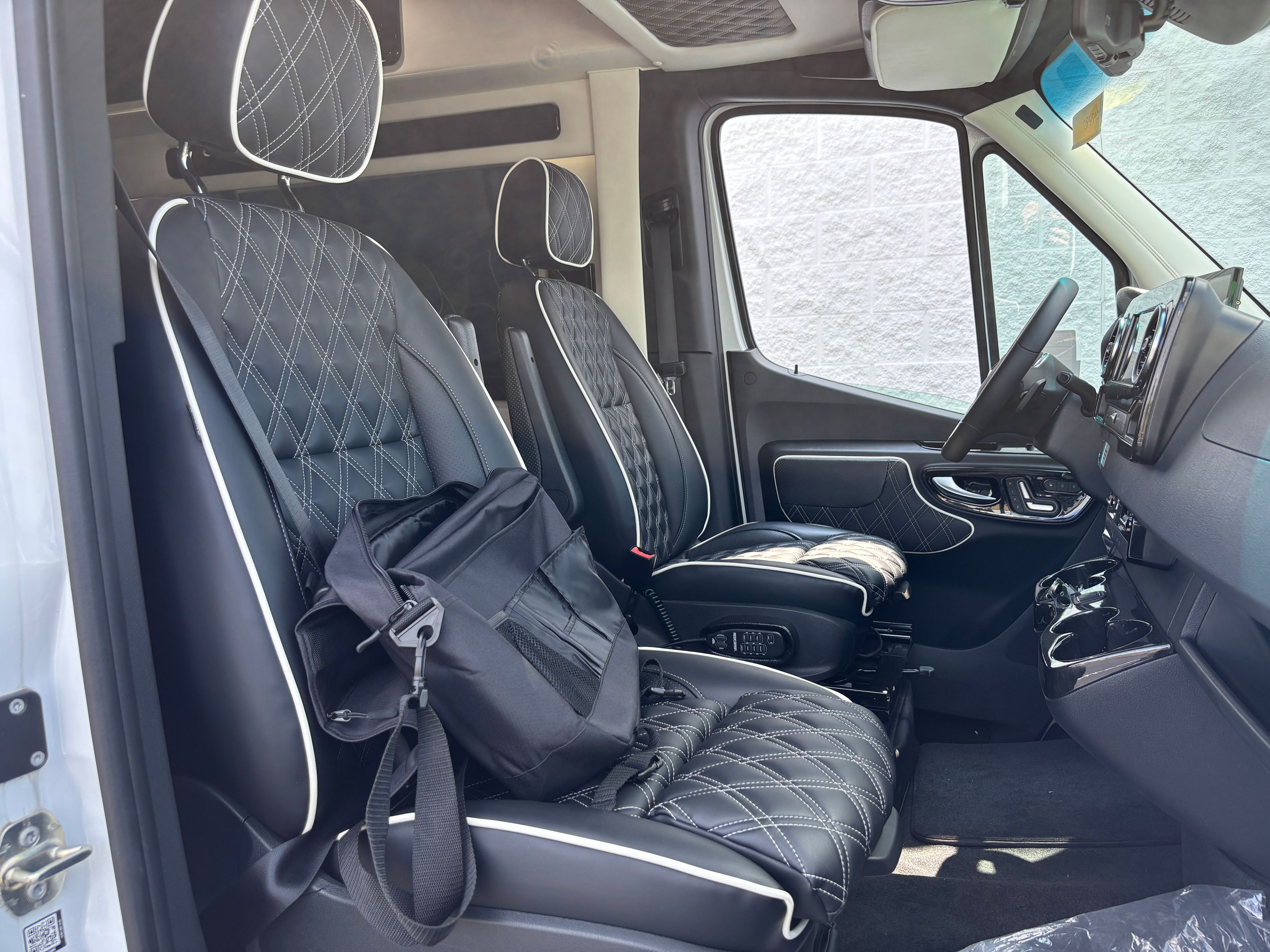 New 2026 Arctic White Mercedes-Benz Discovery Cross Country image 26