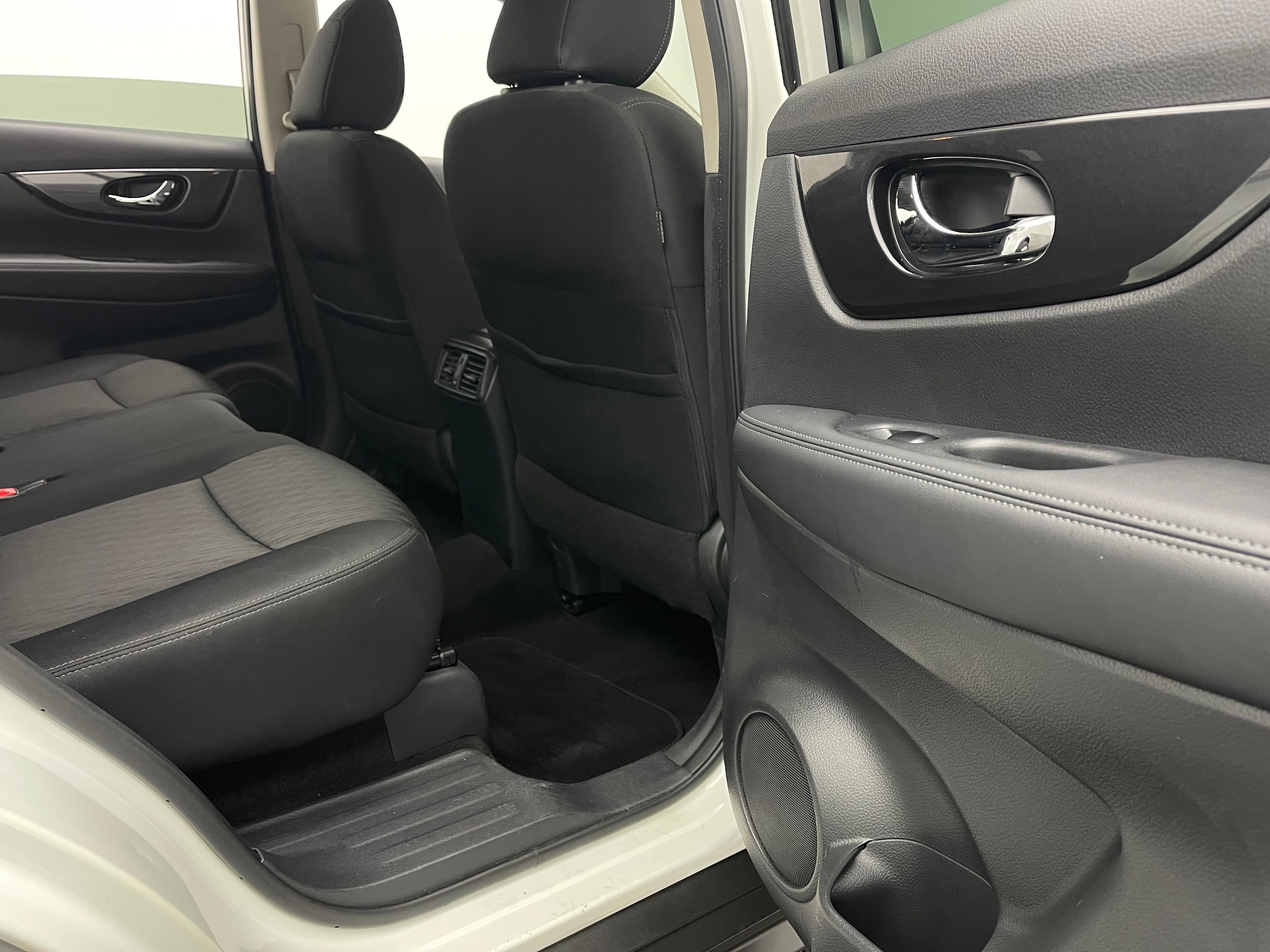 Used 2017 Glacier White Nissan SV image 32
