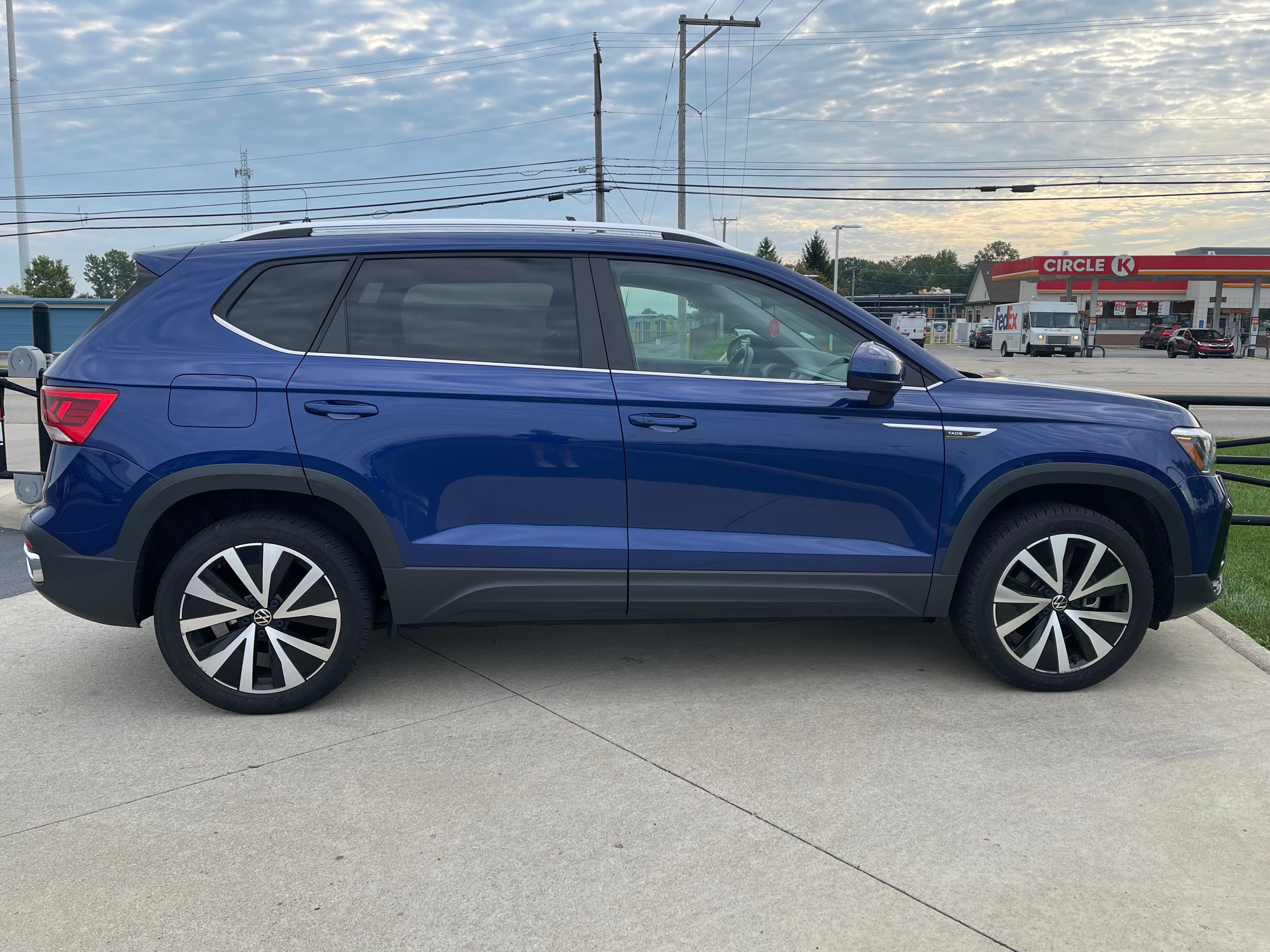 Used 2022 Blue Metallic Volkswagen 1.5T SE image 8