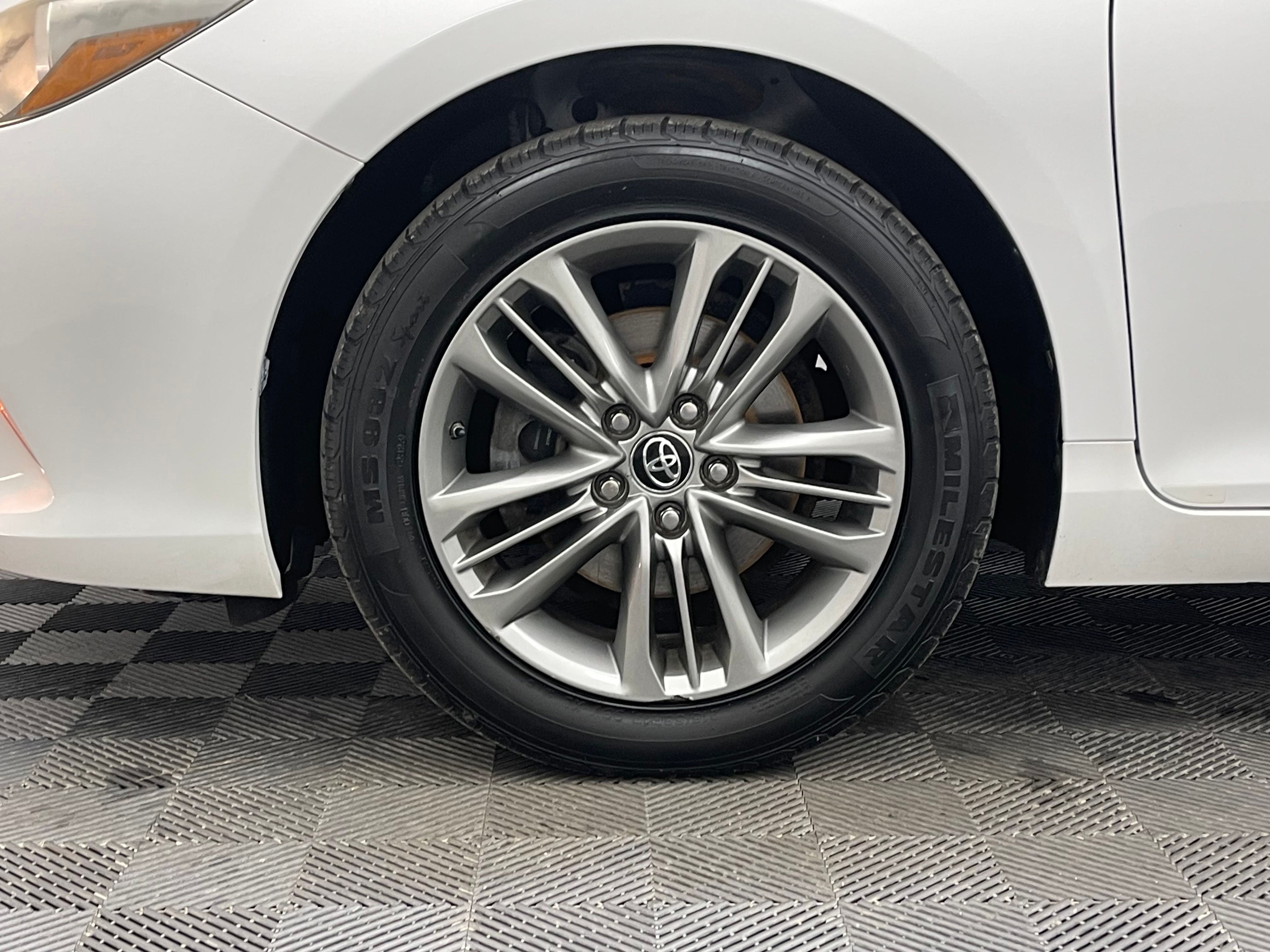 Used 2016 Super White Toyota SE image 12