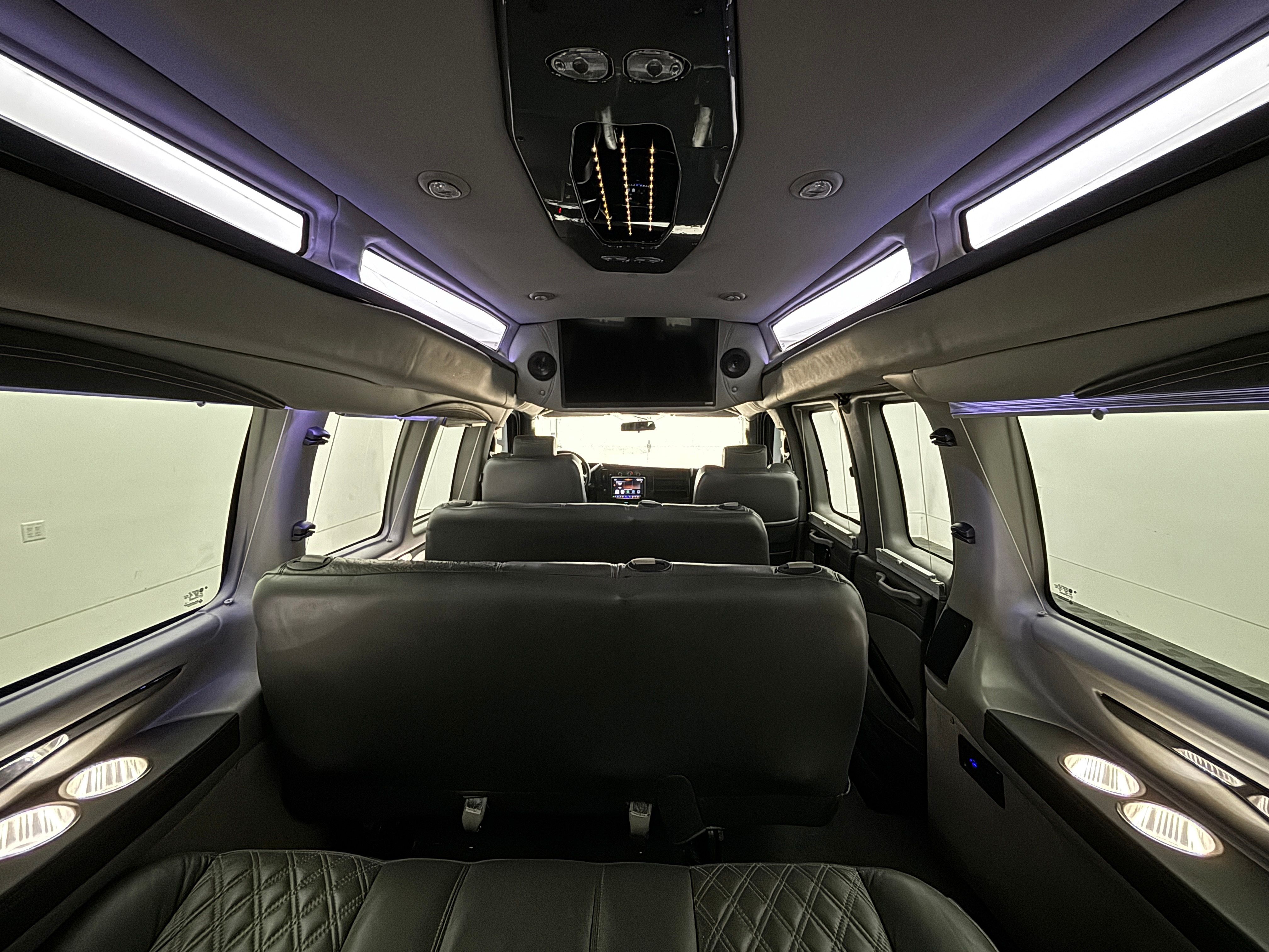 Used 2023 Silver Chevrolet Explorer Limited SE image 3