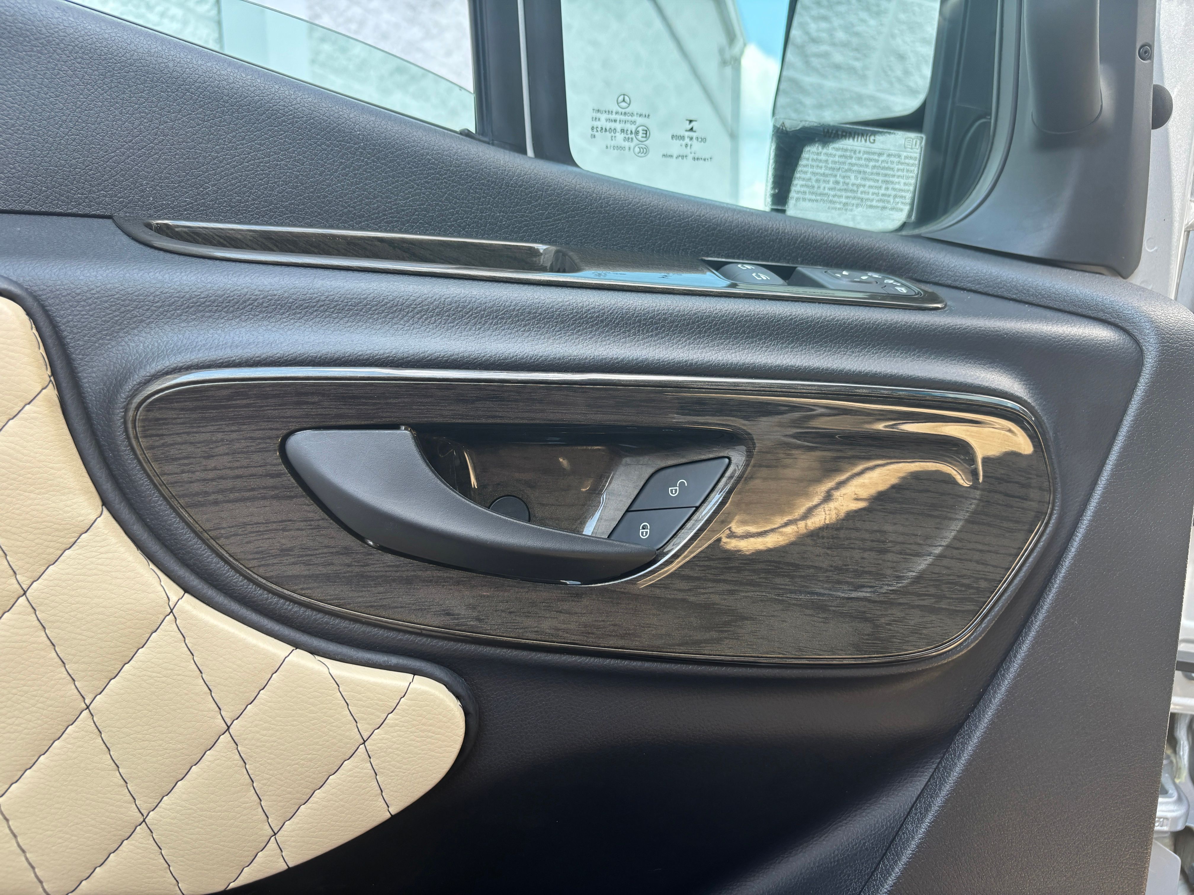 Used 2021 Silver Mercedes-Benz Midwest Luxe Cruiser image 19