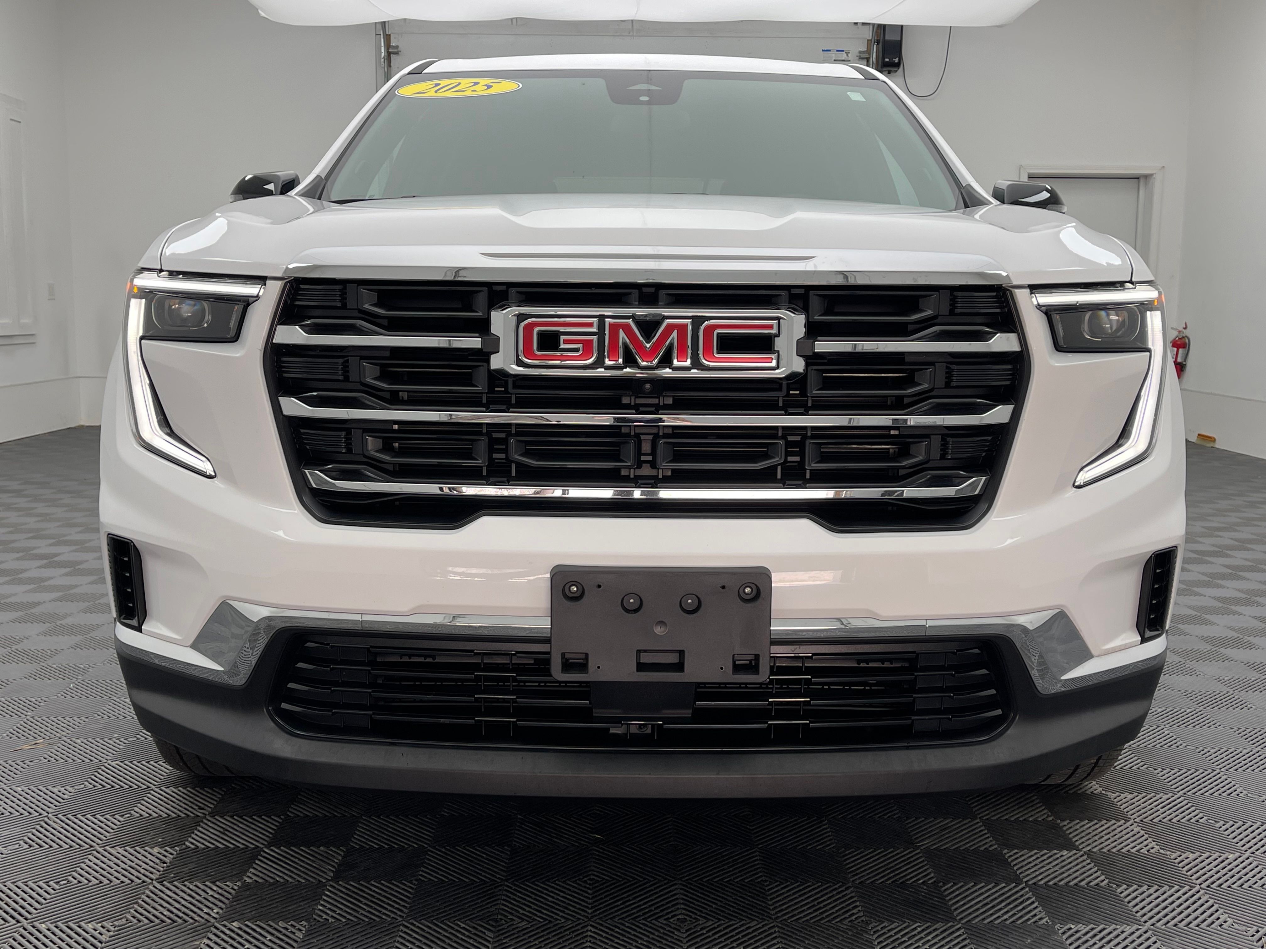 Used 2025 Summit White GMC Elevation image 13