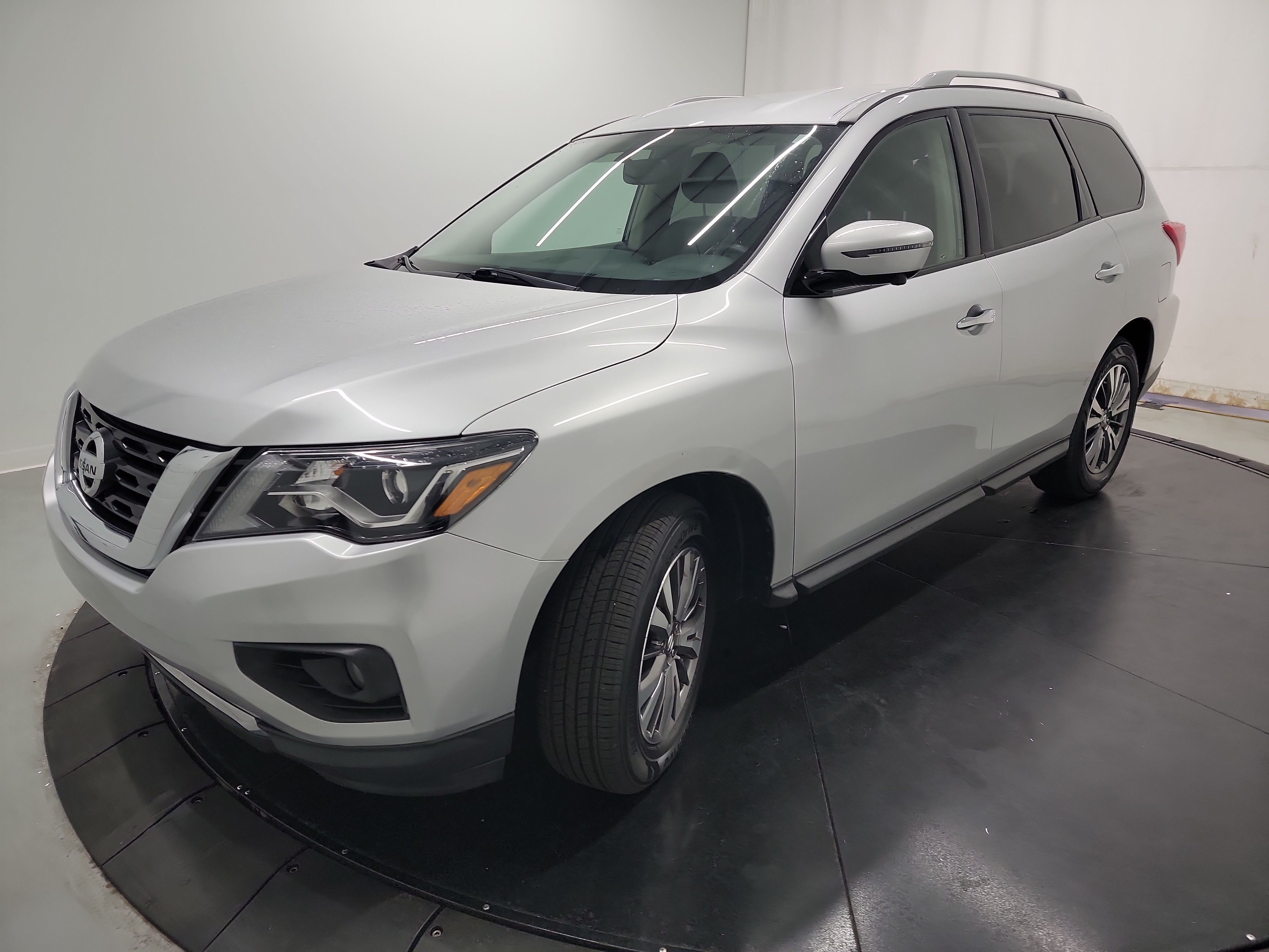 2019 Nissan Pathfinder SL photo