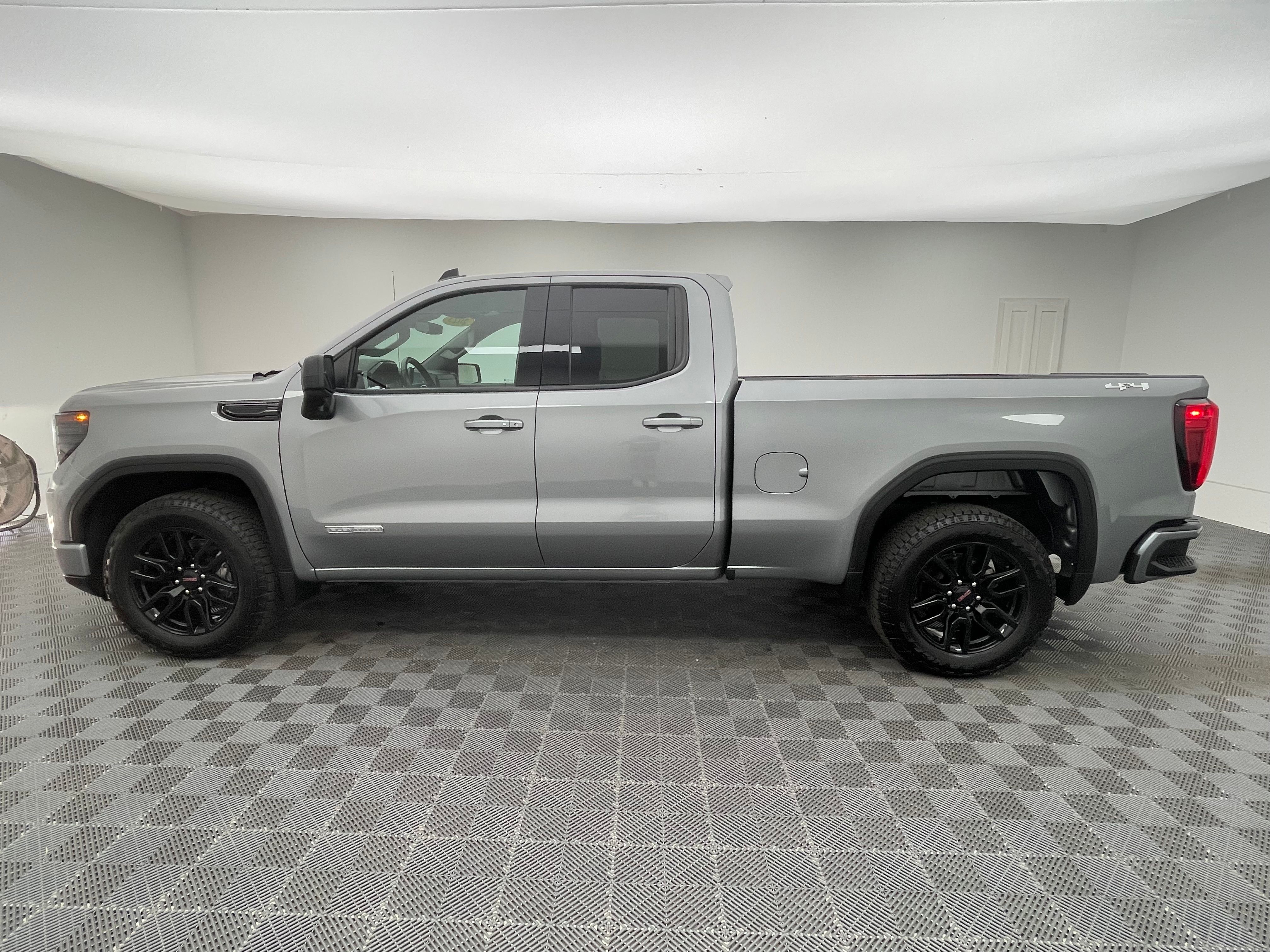 Used 2023 Sterling Metallic GMC Elevation image 11