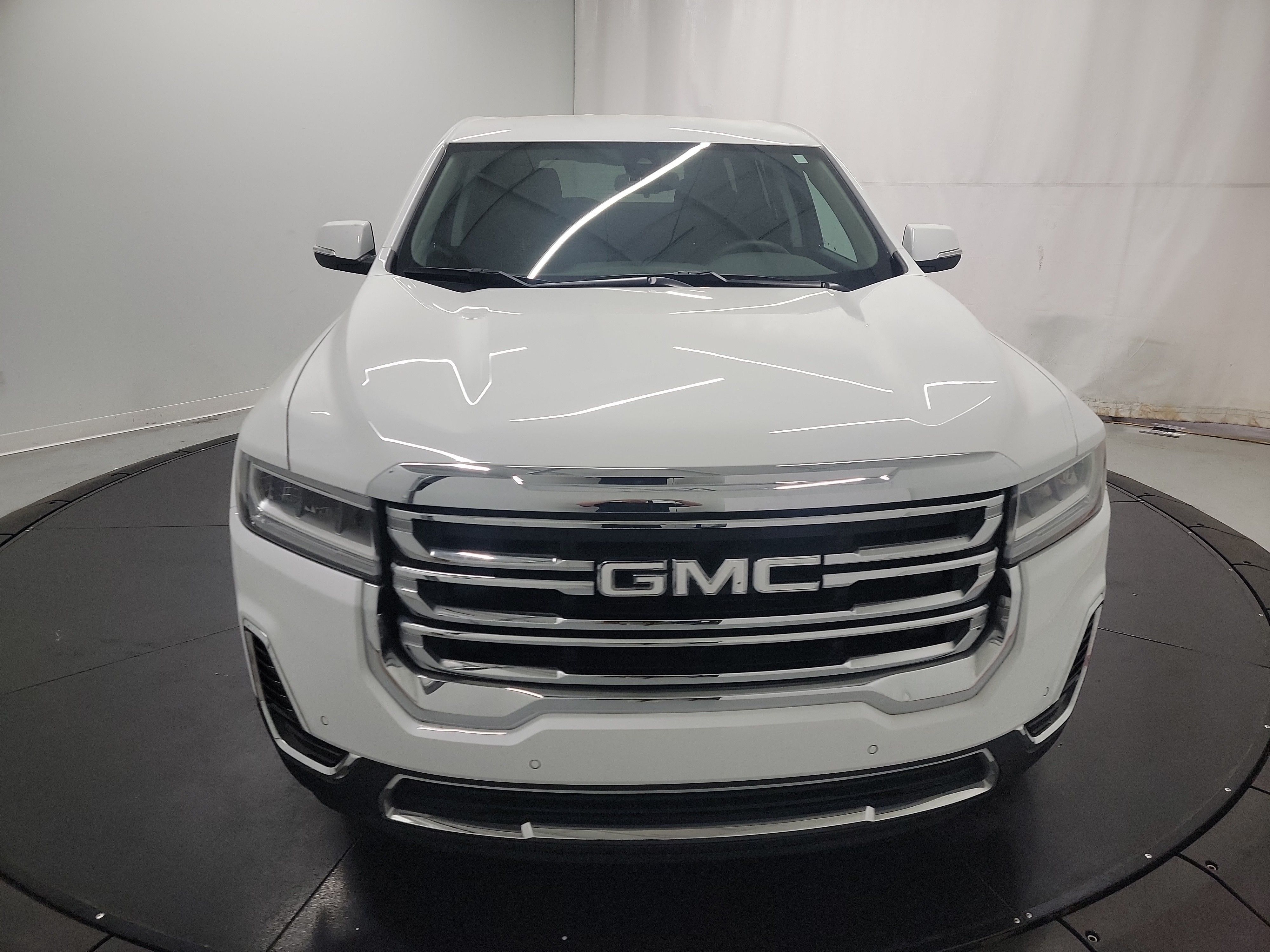 2022 GMC Acadia SLE photo