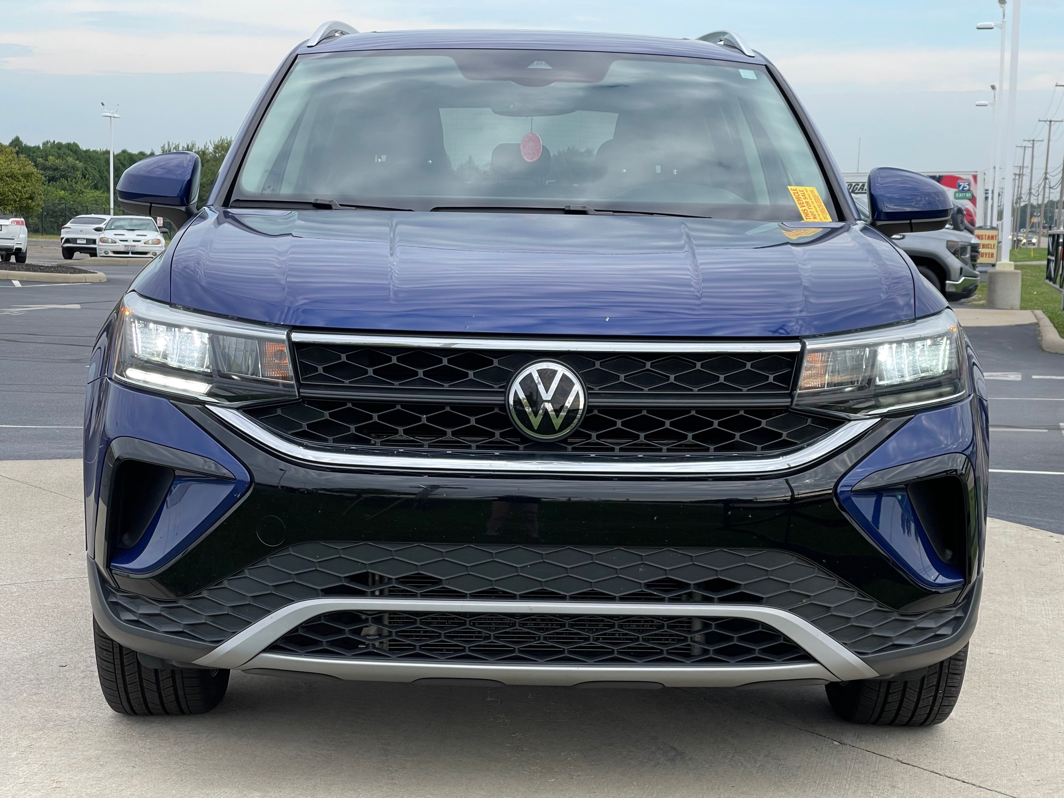 Used 2022 Blue Metallic Volkswagen 1.5T SE image 2