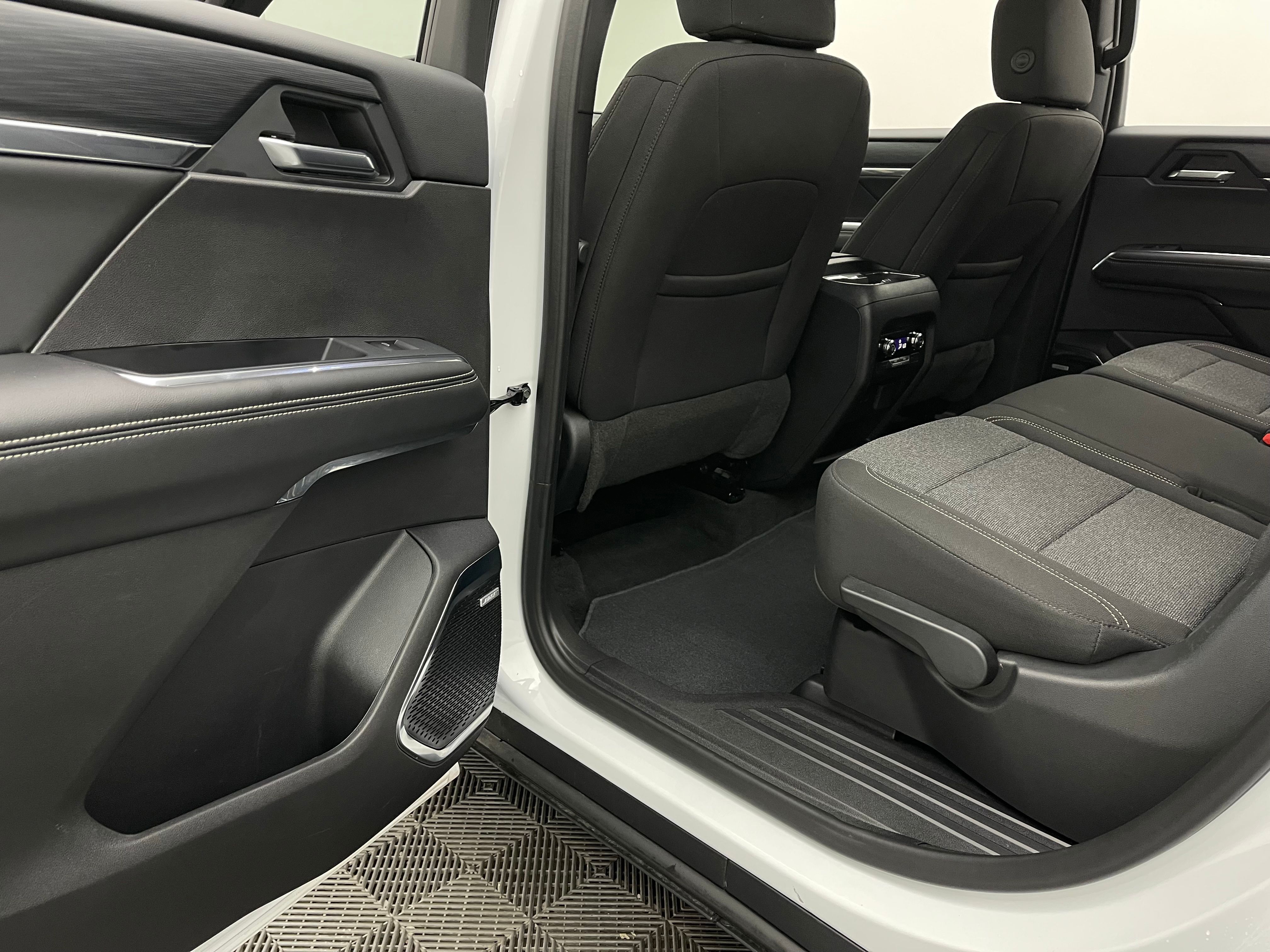 Used 2025 Summit White GMC Elevation image 40