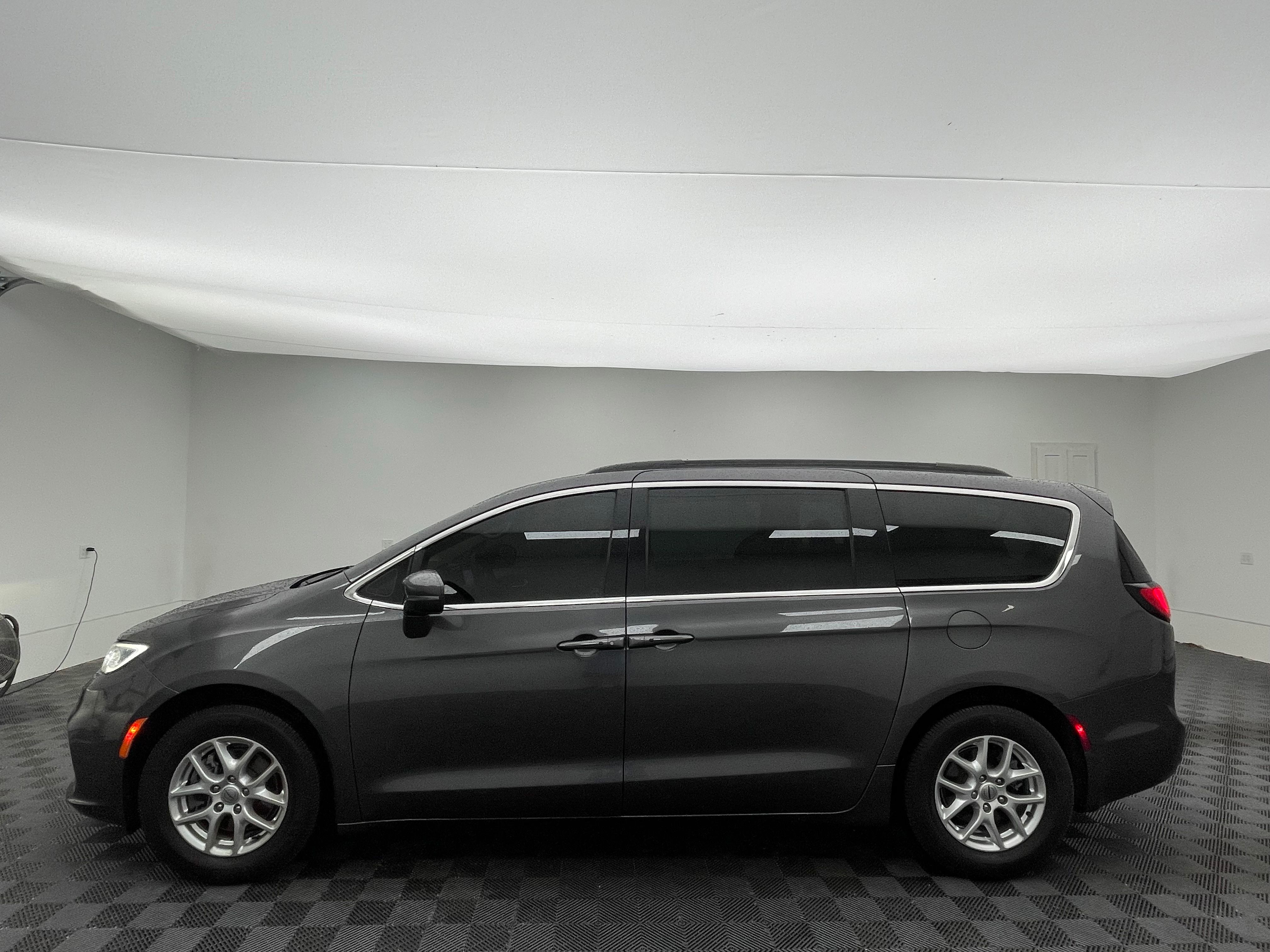 Used 2022 Granite Crystal Metallic Clearcoat Chrysler Touring L image 13