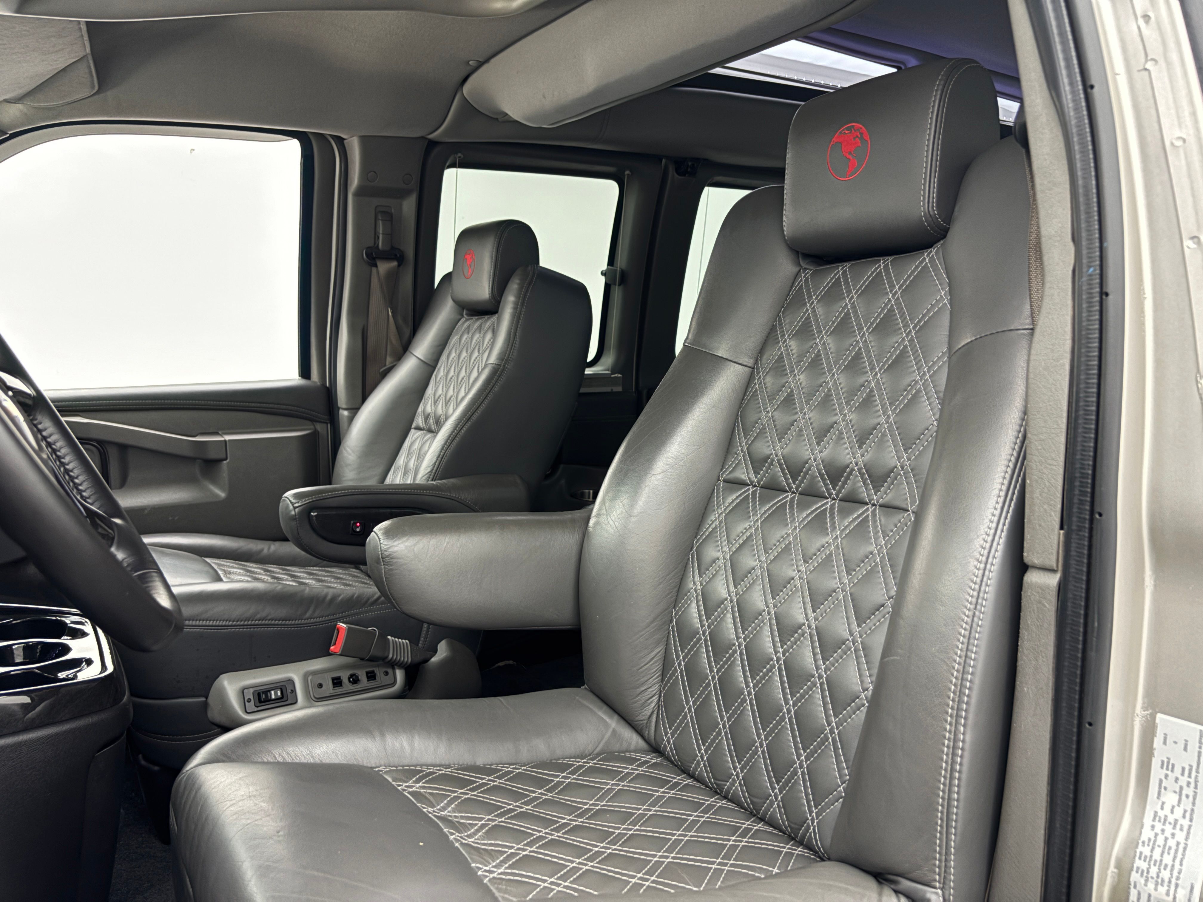 Used 2023 Silver Chevrolet Explorer Limited SE image 18
