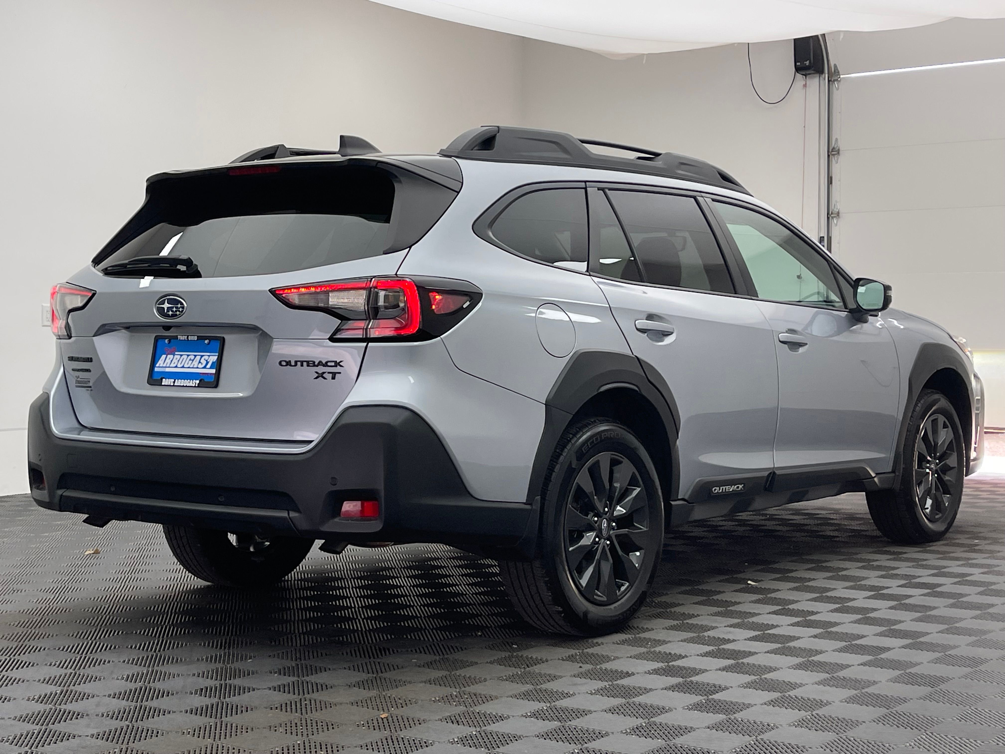 Used 2023 Ice Silver Metallic Subaru Onyx Edition XT image 9