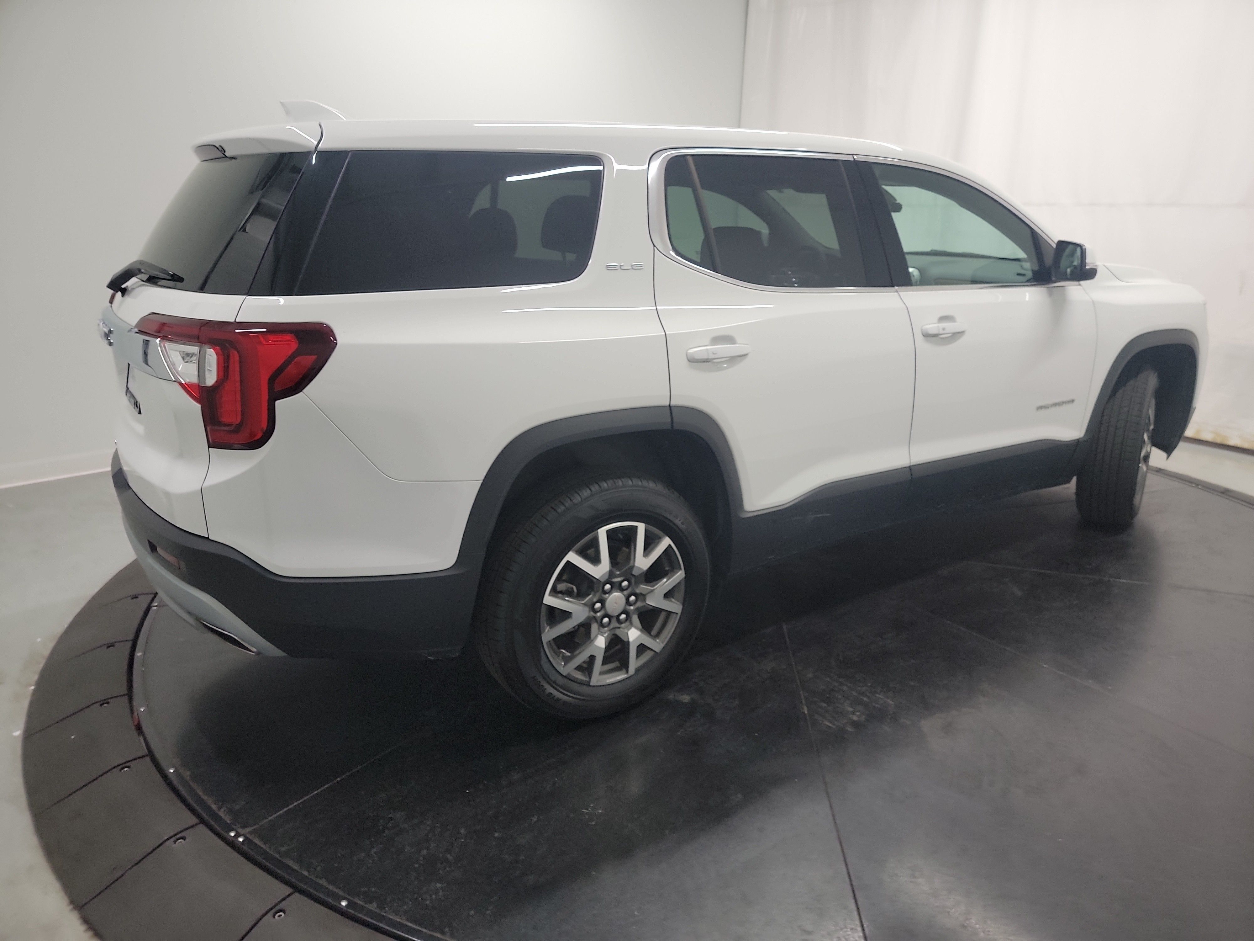 2022 GMC Acadia SLE photo