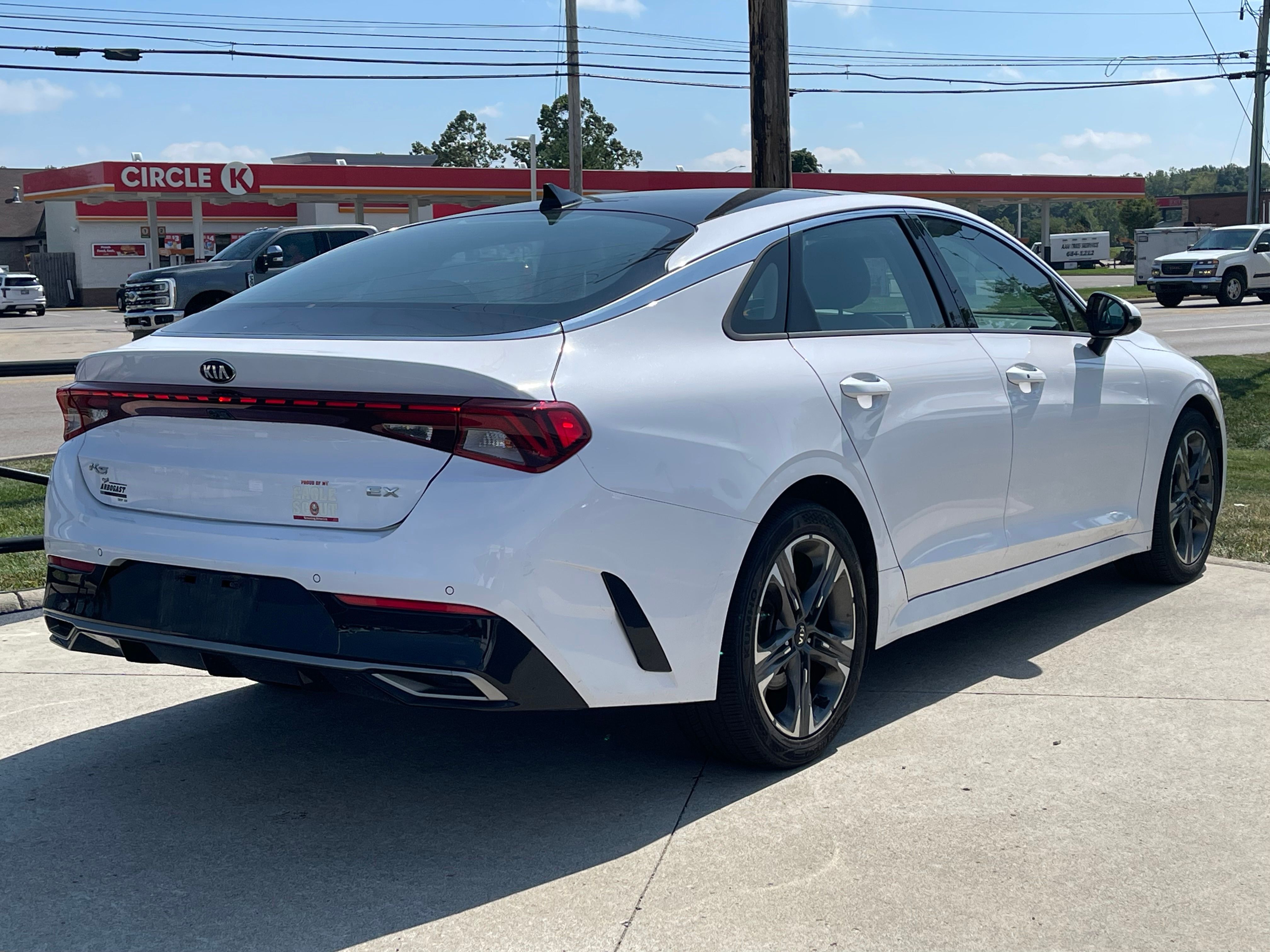 Used 2021 White Pearl Kia EX image 7