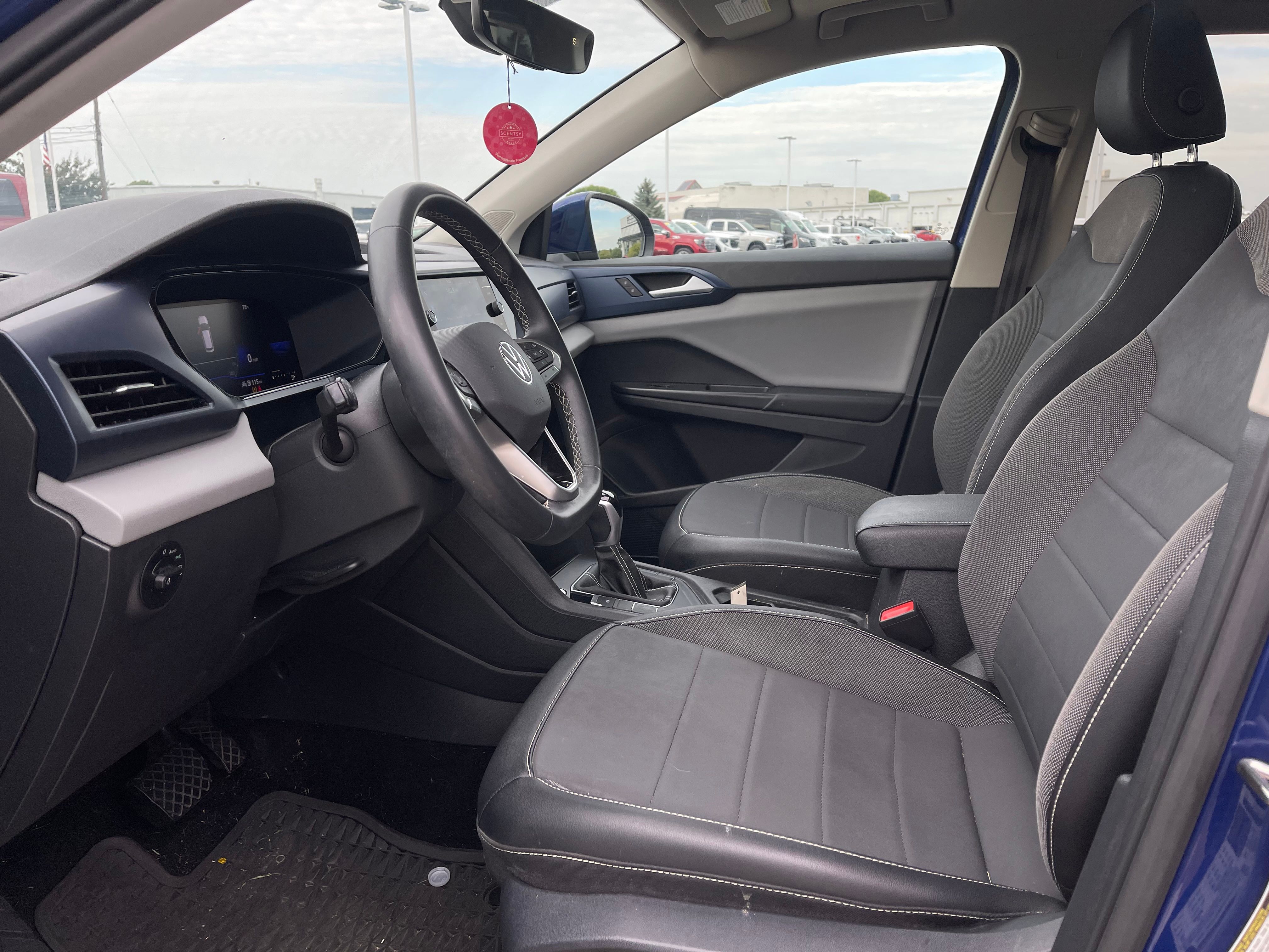 Used 2022 Blue Metallic Volkswagen 1.5T SE image 14