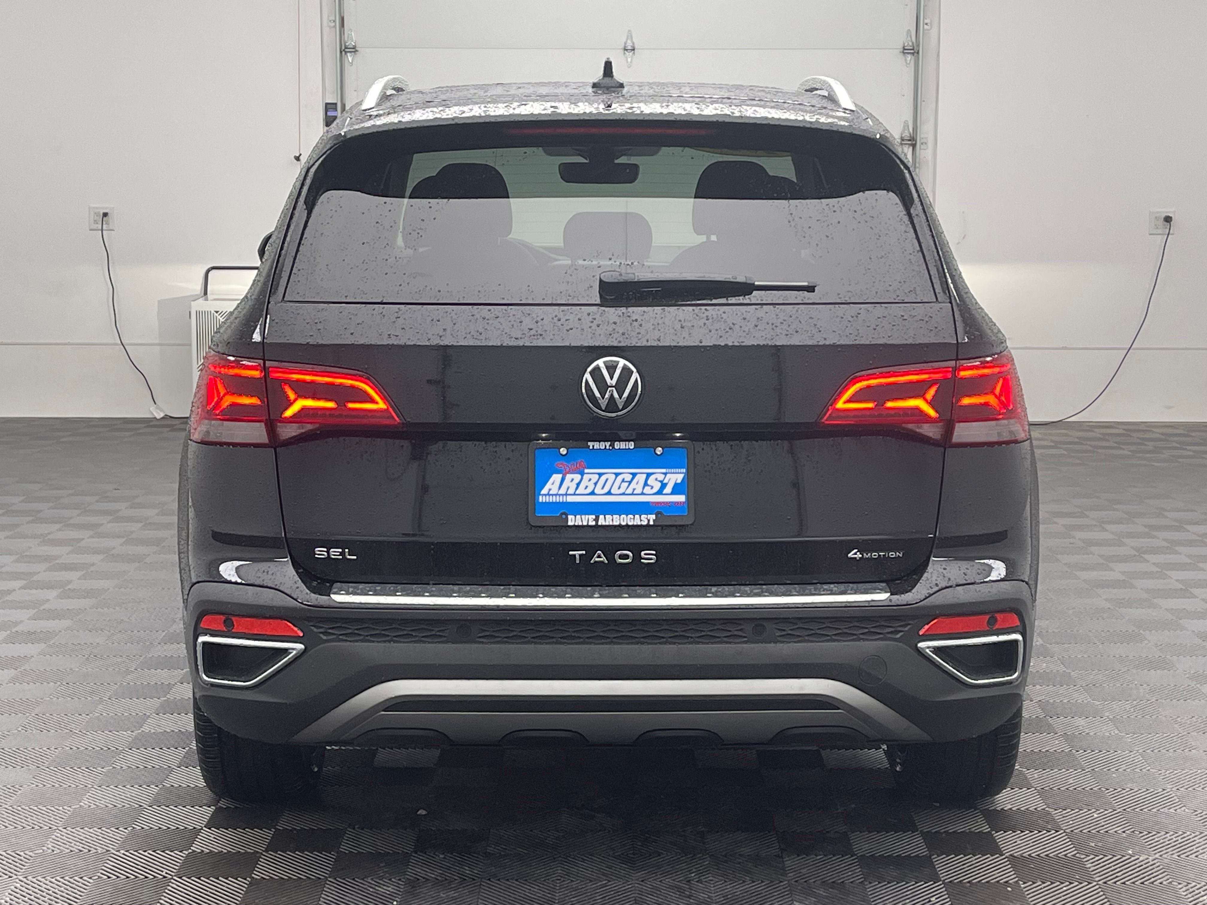 Used 2022 Deep Black Pearl Volkswagen 1.5T SEL image 9