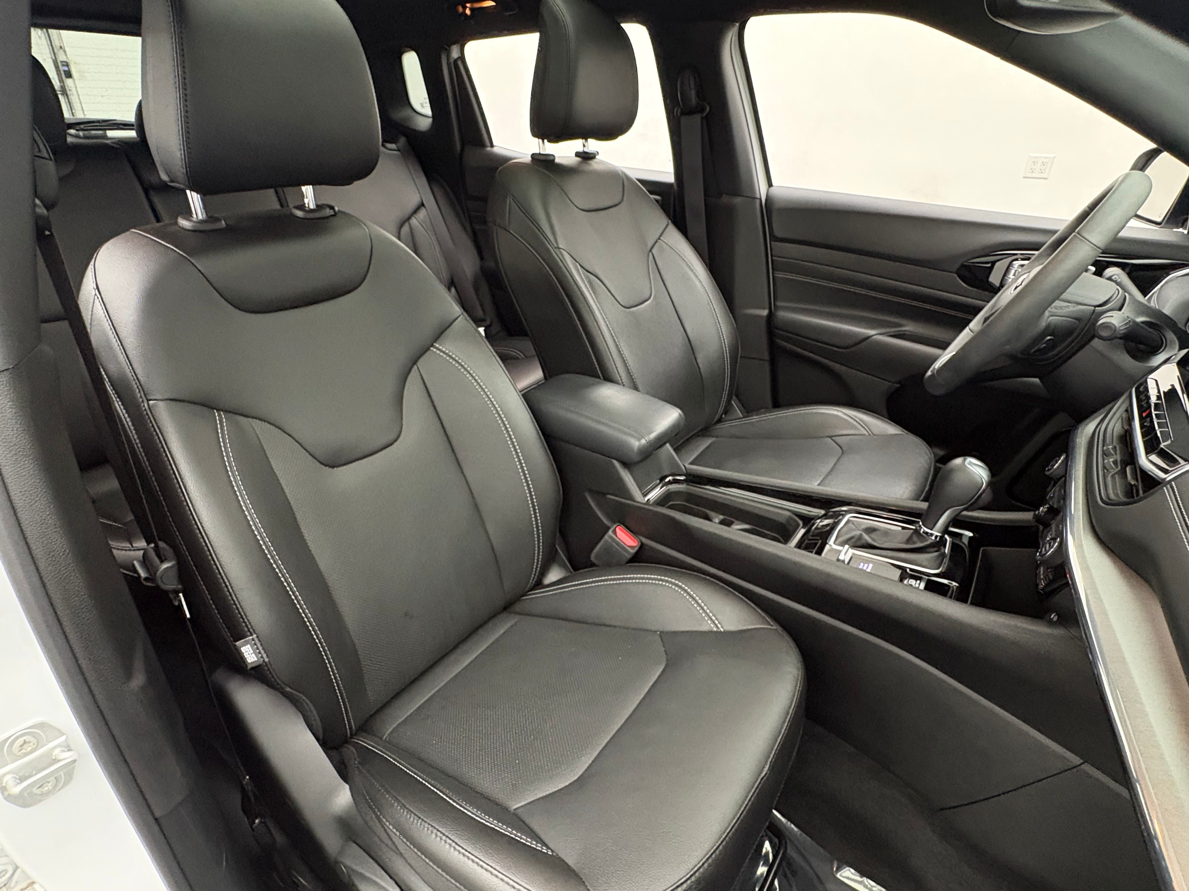 Used 2023 Bright White Clearcoat Jeep Limited image 31