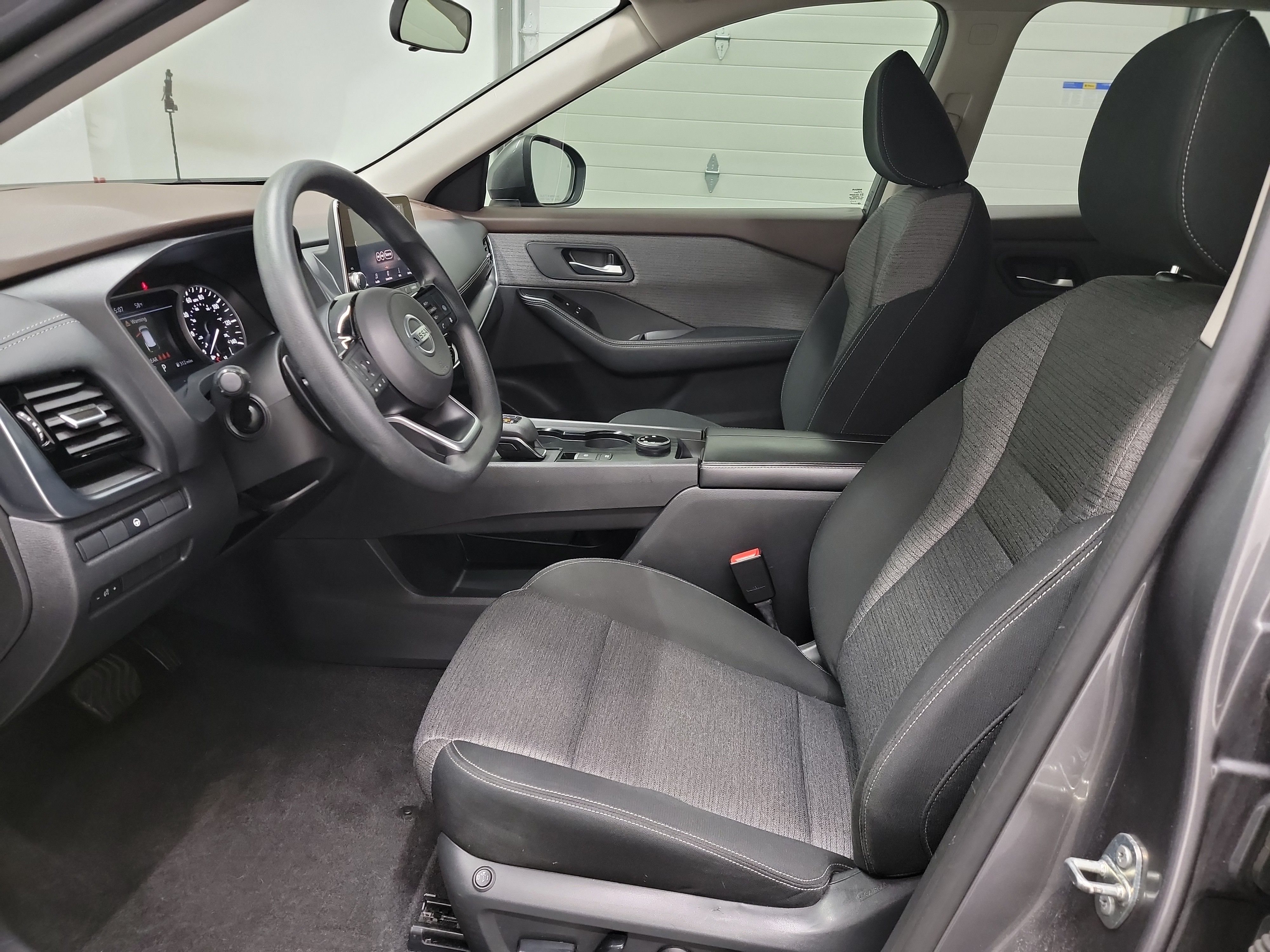 2021 Nissan Rogue SV photo