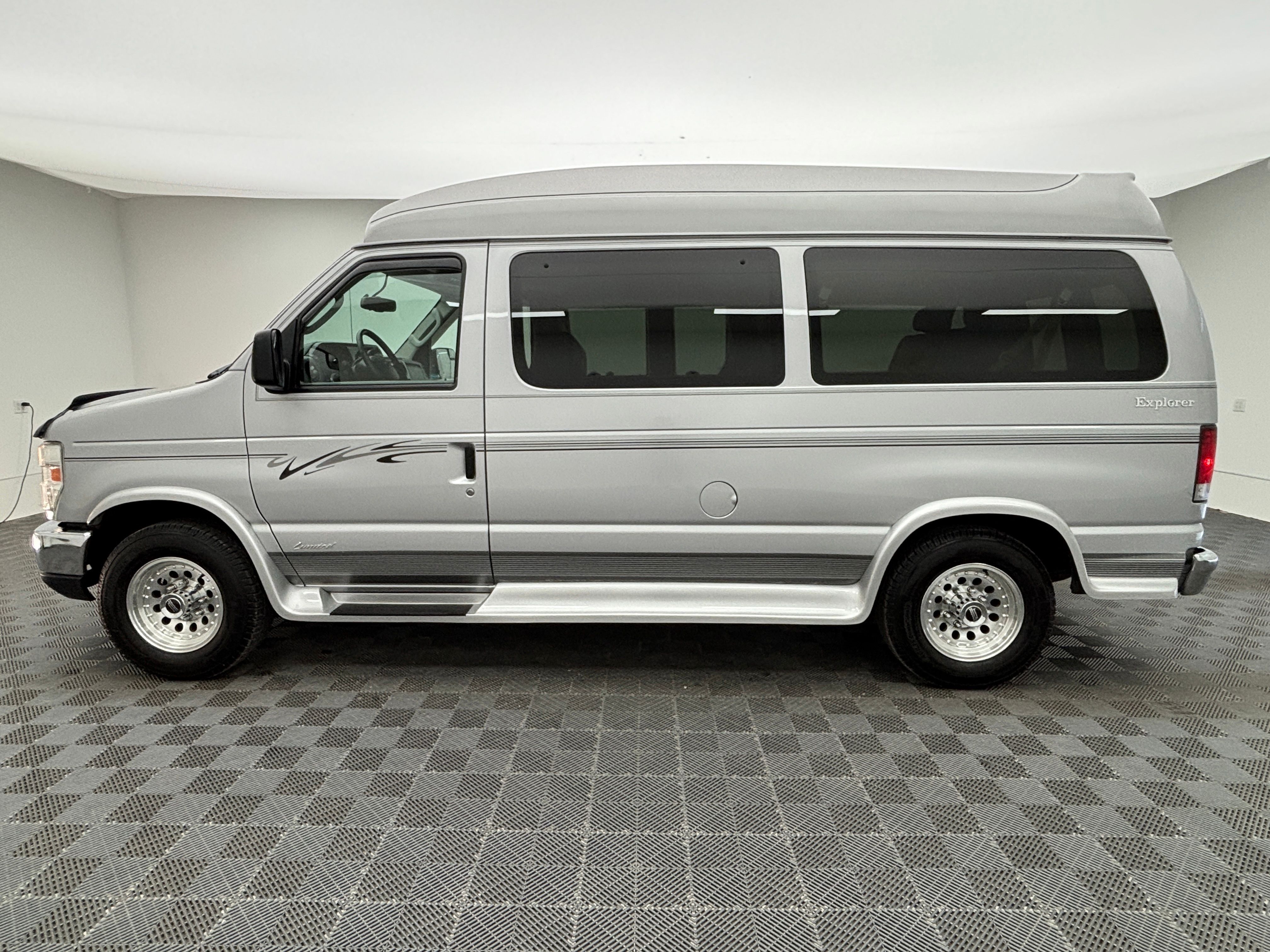 Used 2013 Ingot Silver Ford Explorer Limited SE image 14