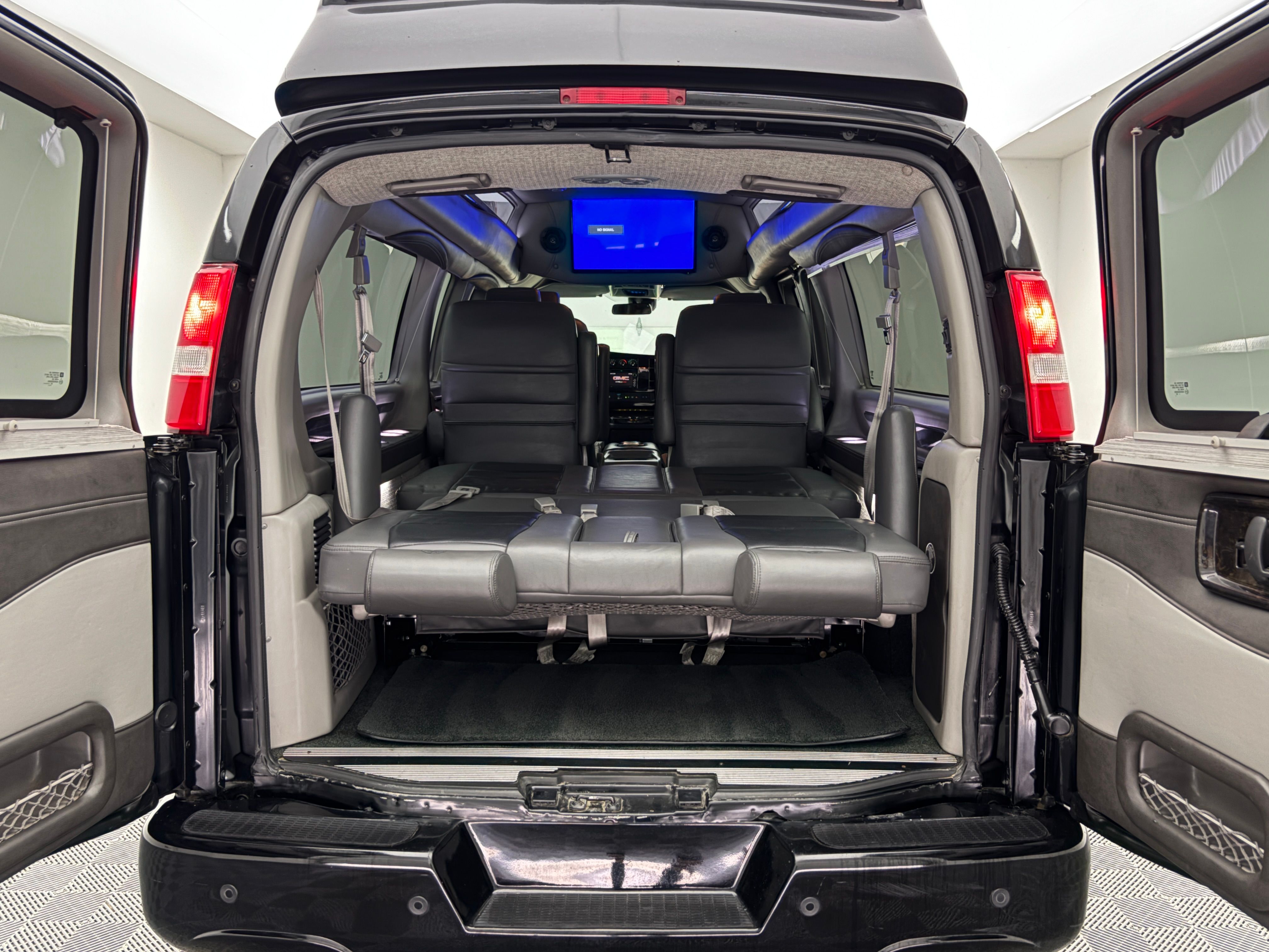 Used 2020 Onyx Black GMC Explorer Limited SE image 11