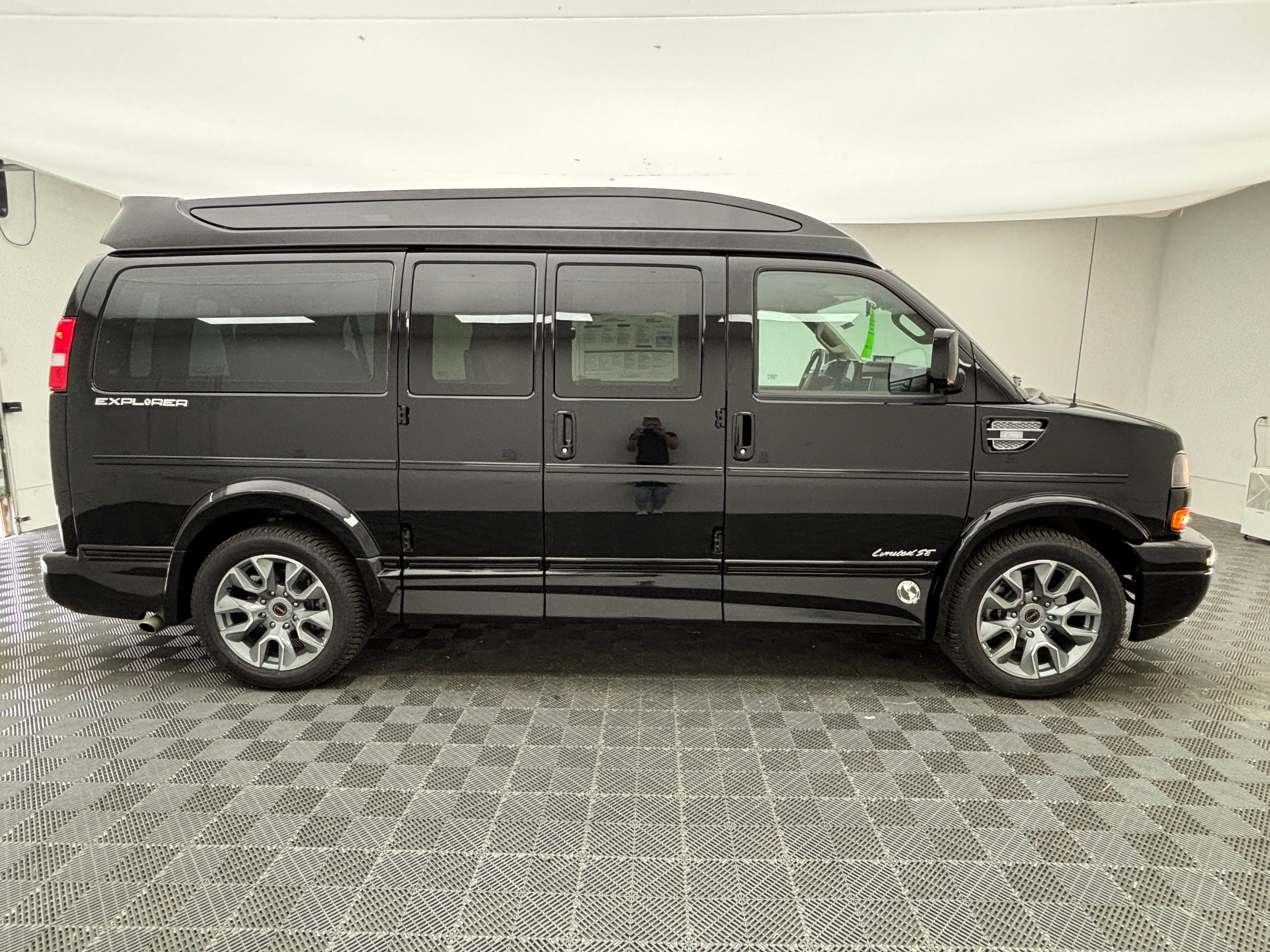 New 2026 Onyx Black GMC Explorer Limited SE image 6
