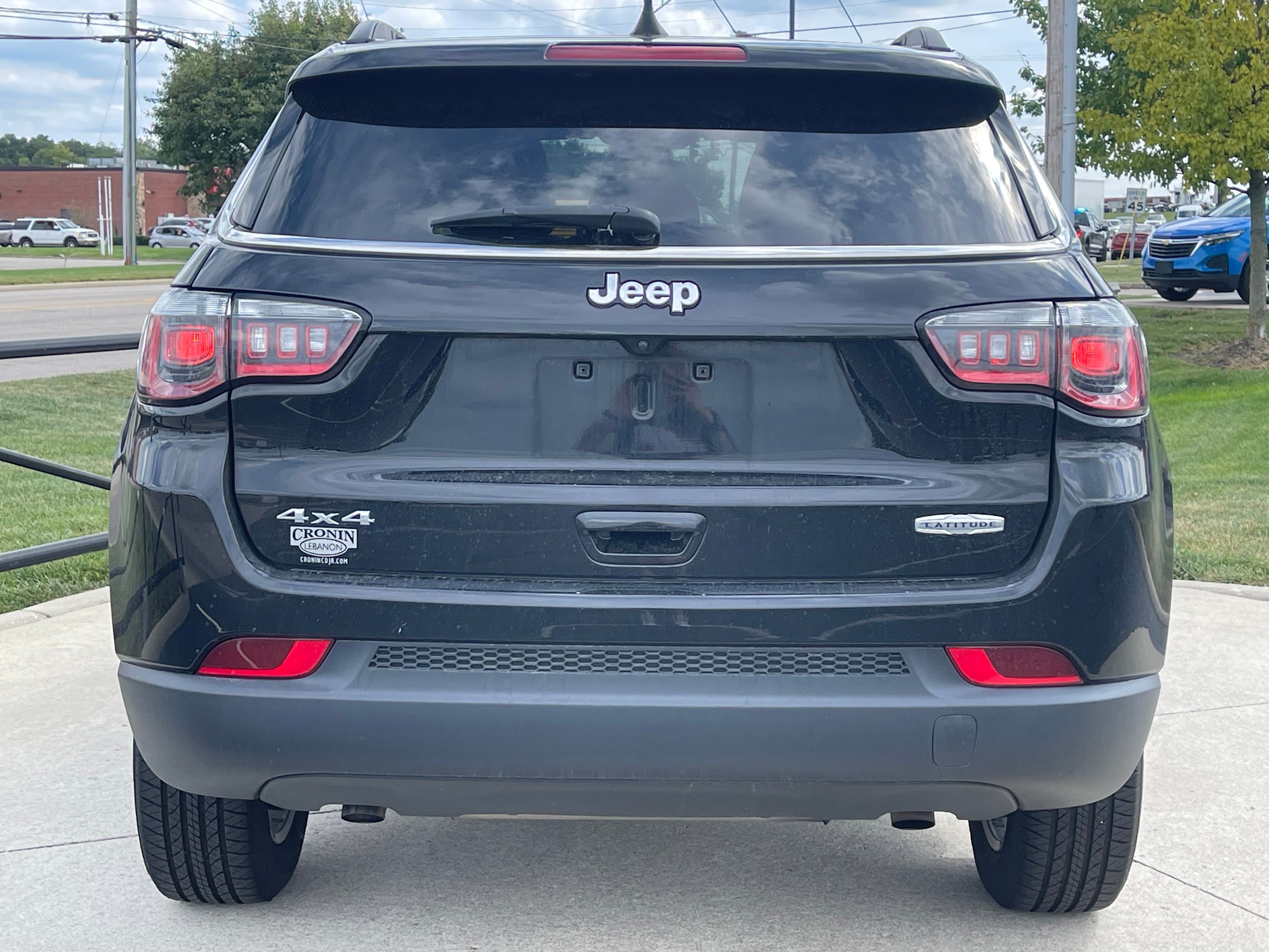 Used 2023 Diamond Black Crystal Pearlcoat Jeep Latitude image 6
