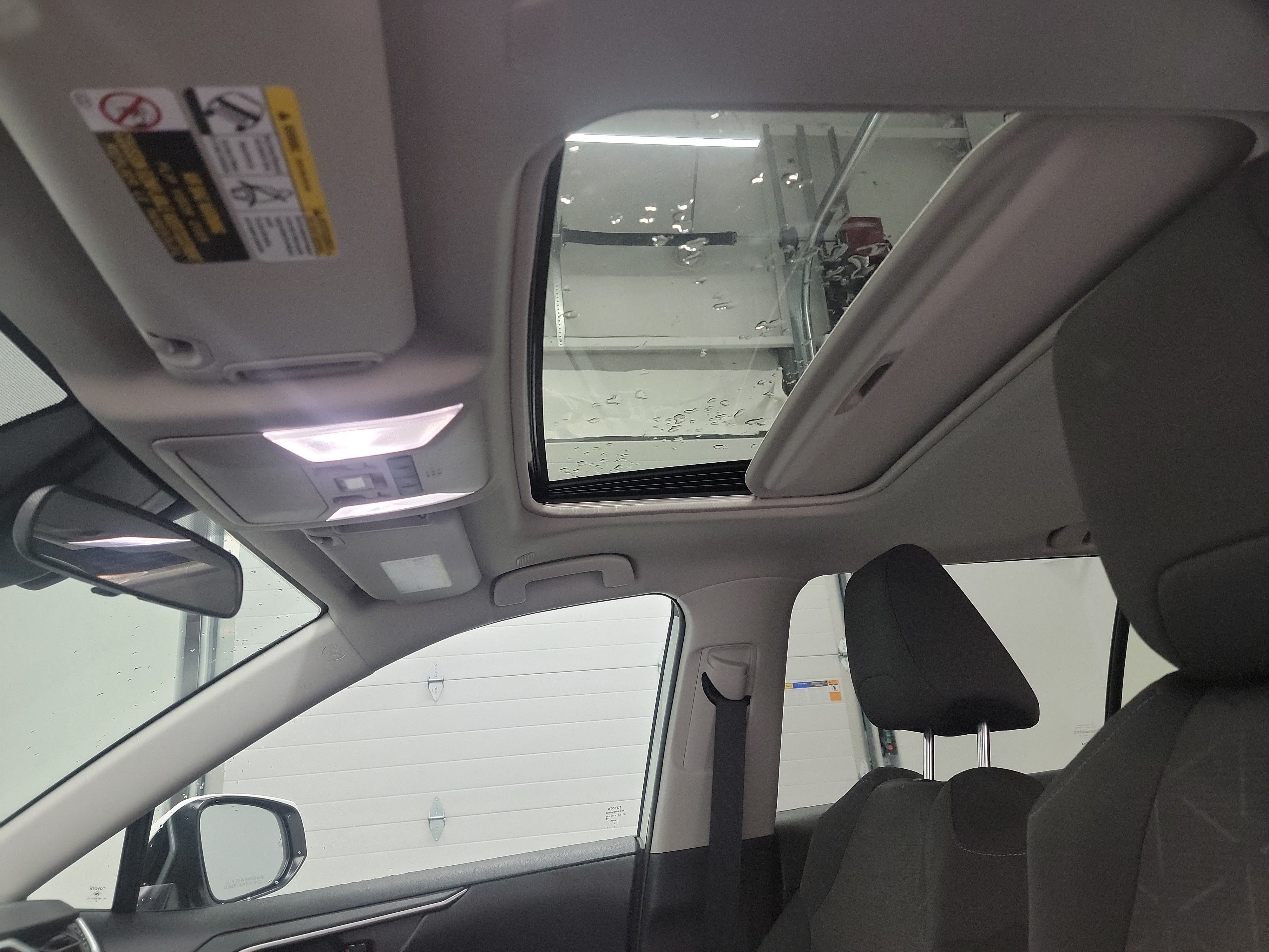 2024 Toyota RAV4 Hybrid XLE photo