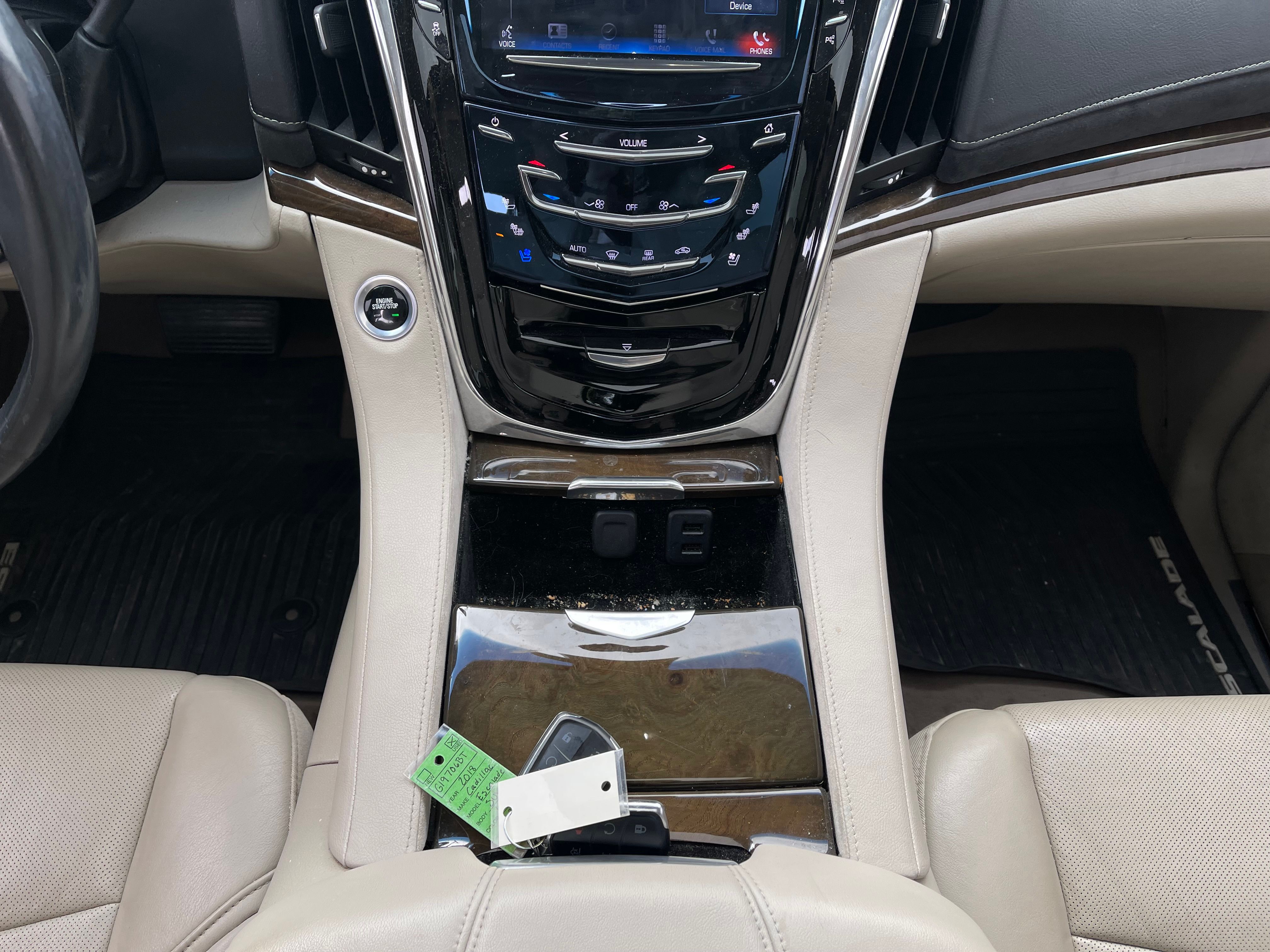 Used 2018 Crystal White Tricoat Cadillac Premium image 12