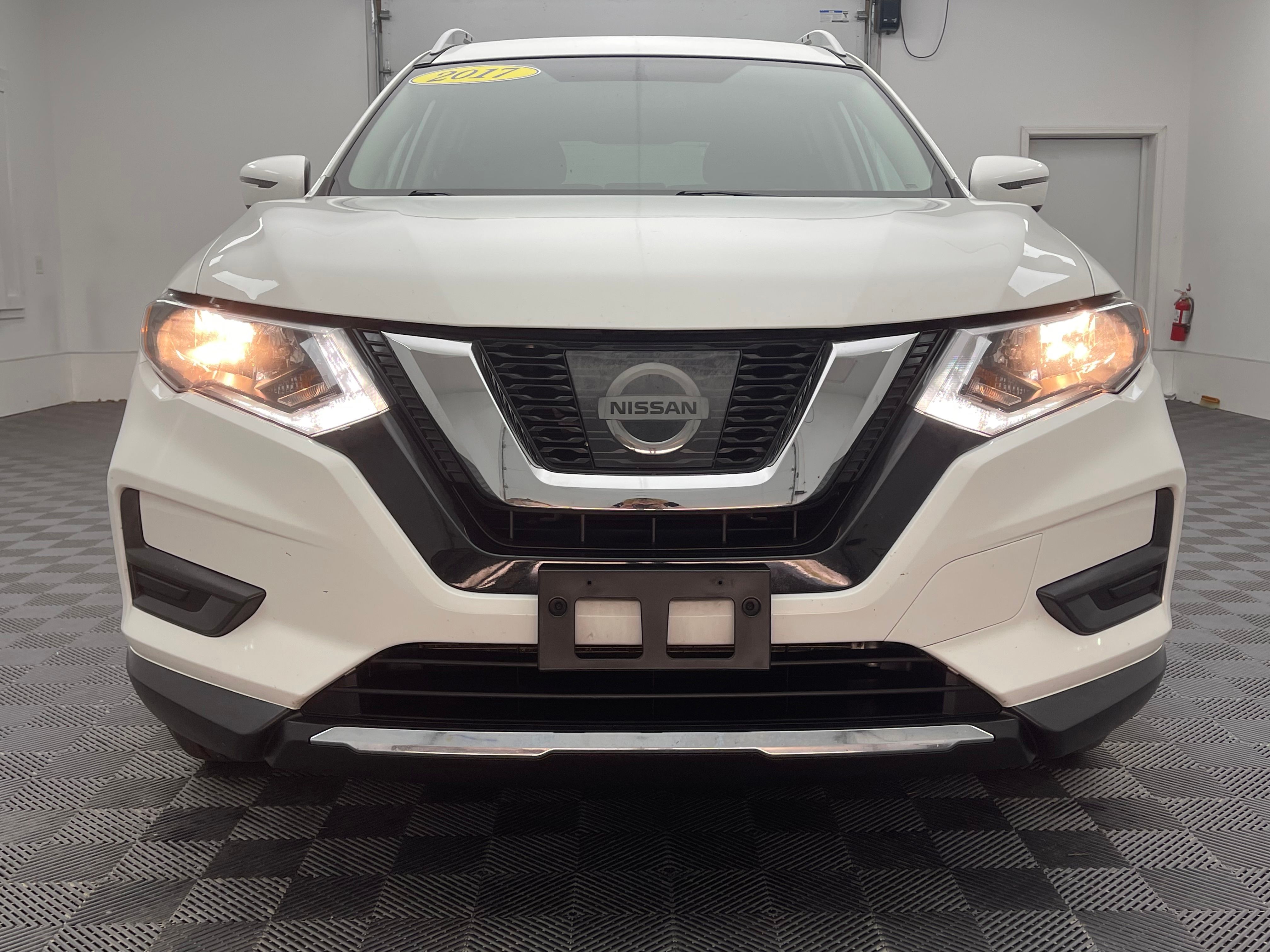 Used 2017 Glacier White Nissan SV image 12