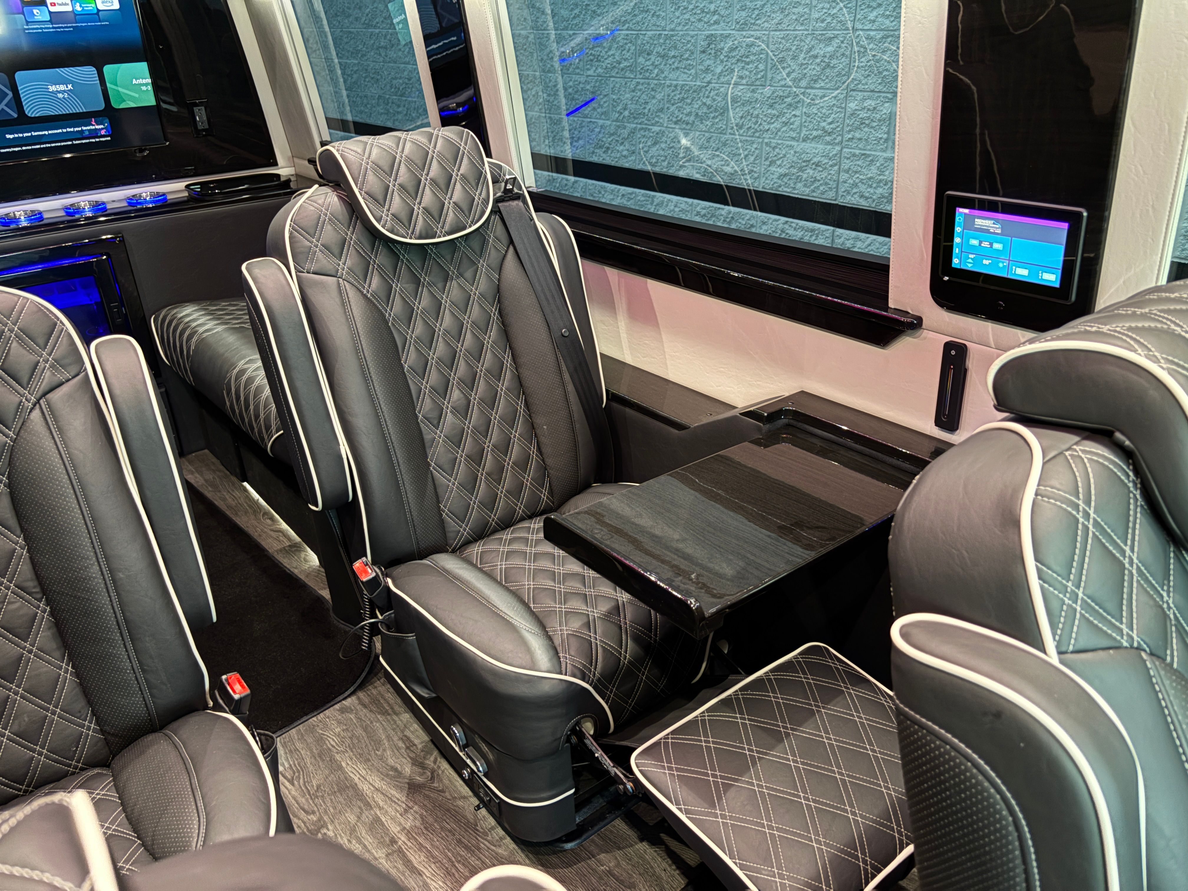 New 2027 Silver Mercedes-Benz Discovery Touring image 41