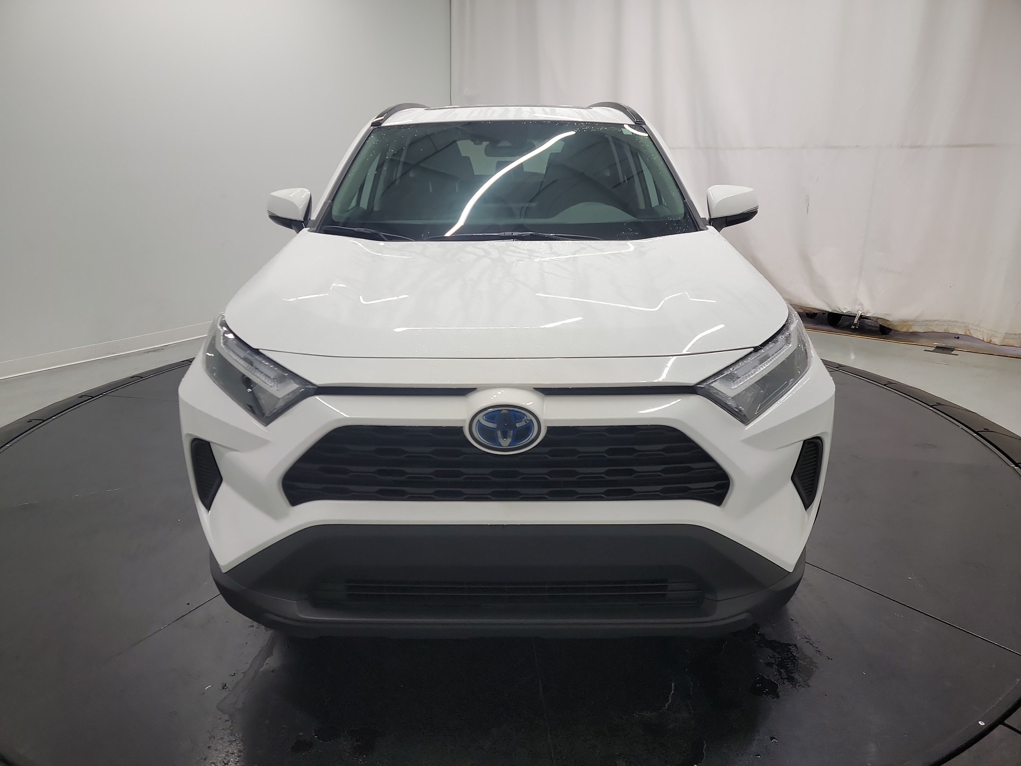 2024 Toyota RAV4 Hybrid XLE photo