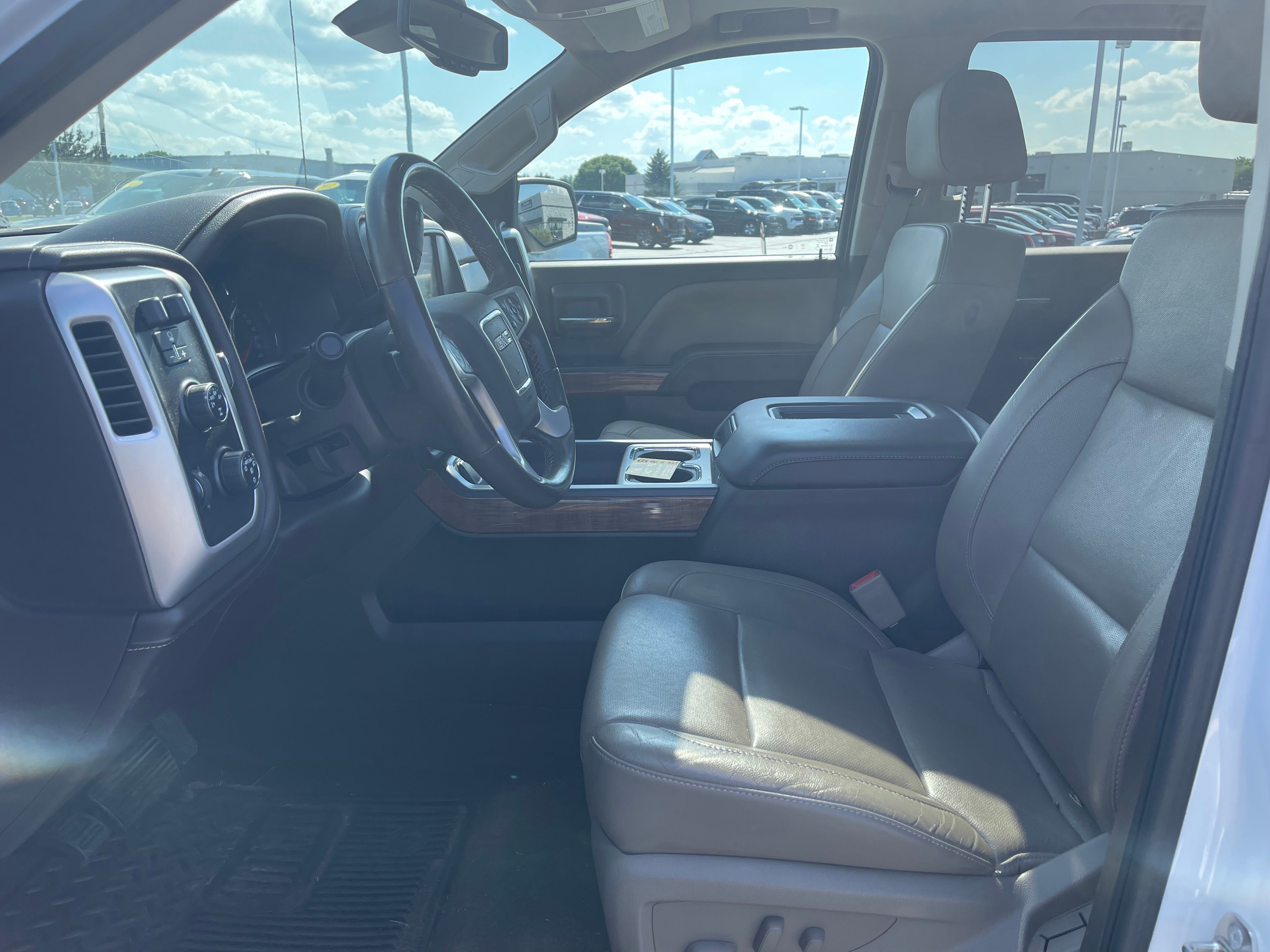 Used 2016 White Frost Tricoat GMC SLT image 13