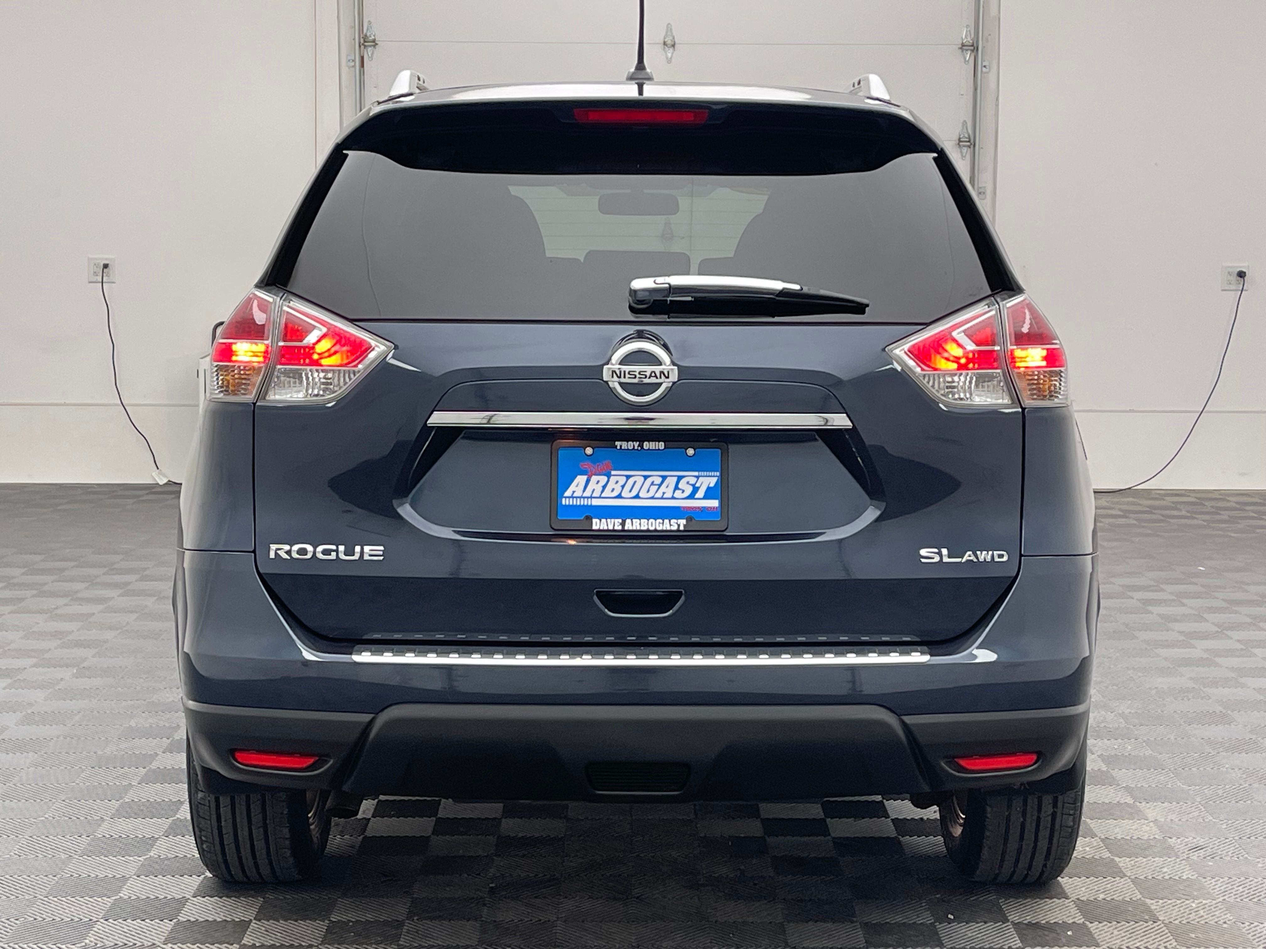 Used 2016 Arctic Blue Metallic Nissan SV image 7