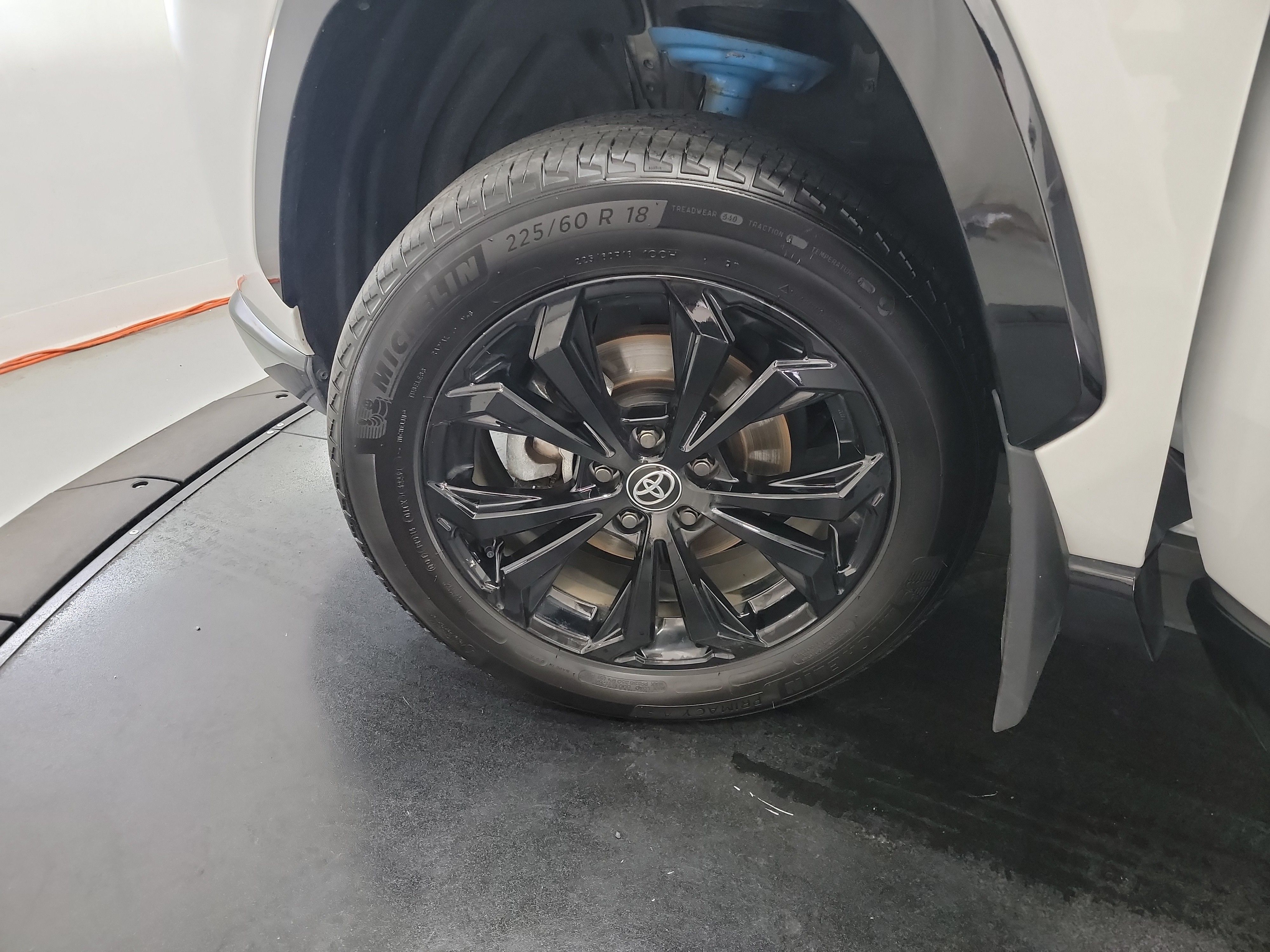 2023 Toyota RAV4 Hybrid SE photo