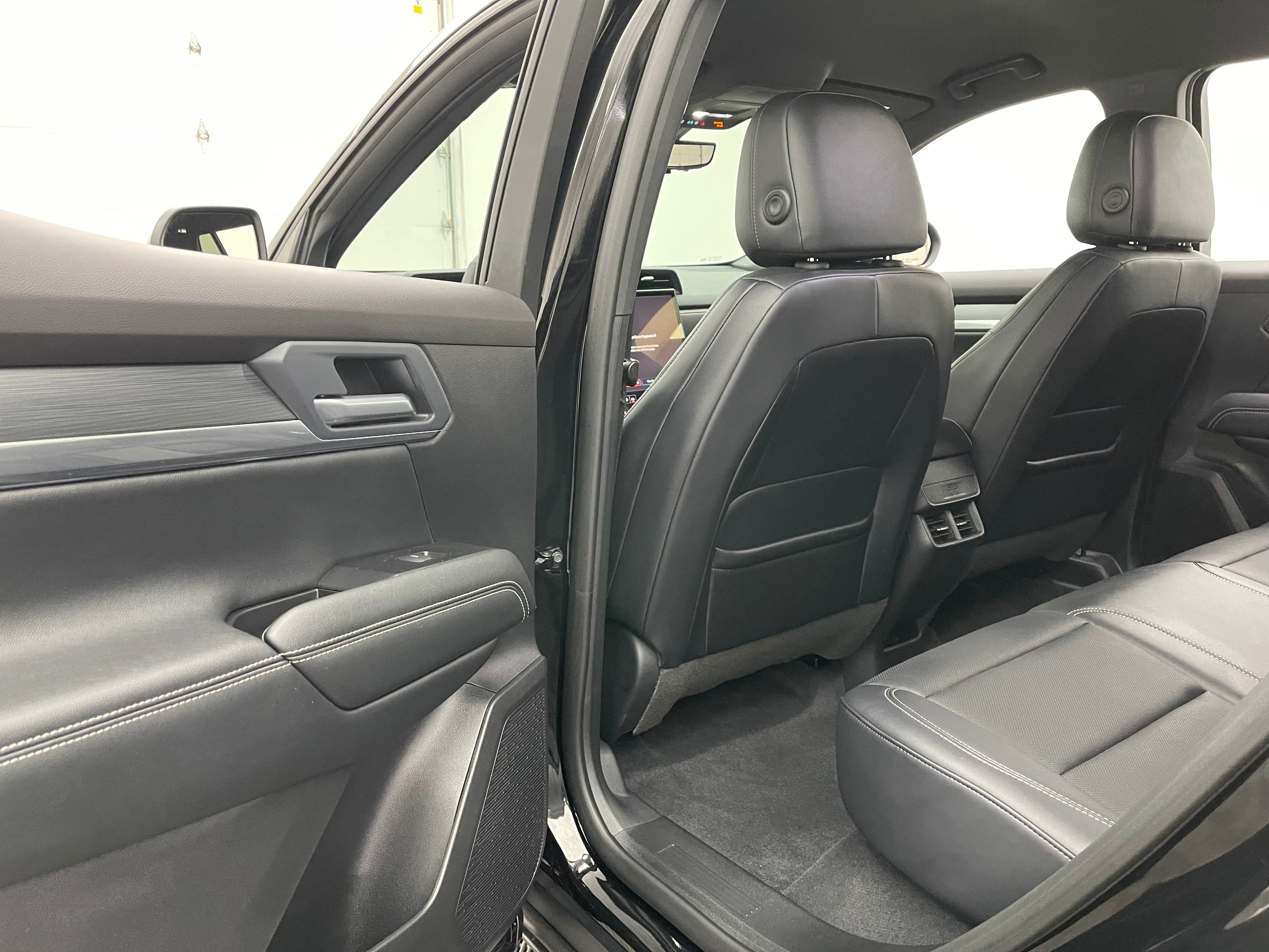 New 2027 Ebony Twilight Metallic GMC Elevation image 38