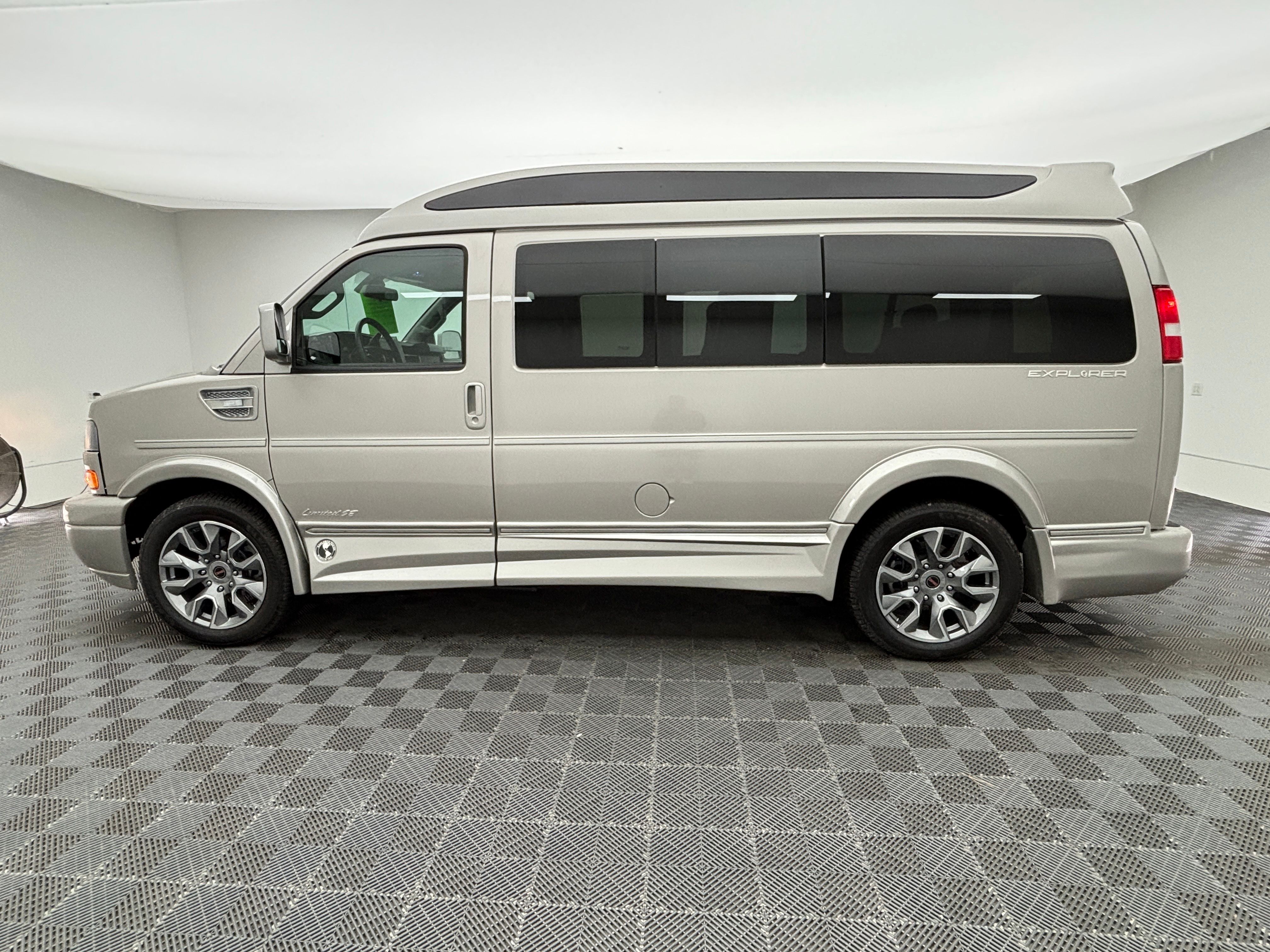 New 2026 Silver Birch Metallic GMC Explorer Limited SE image 15