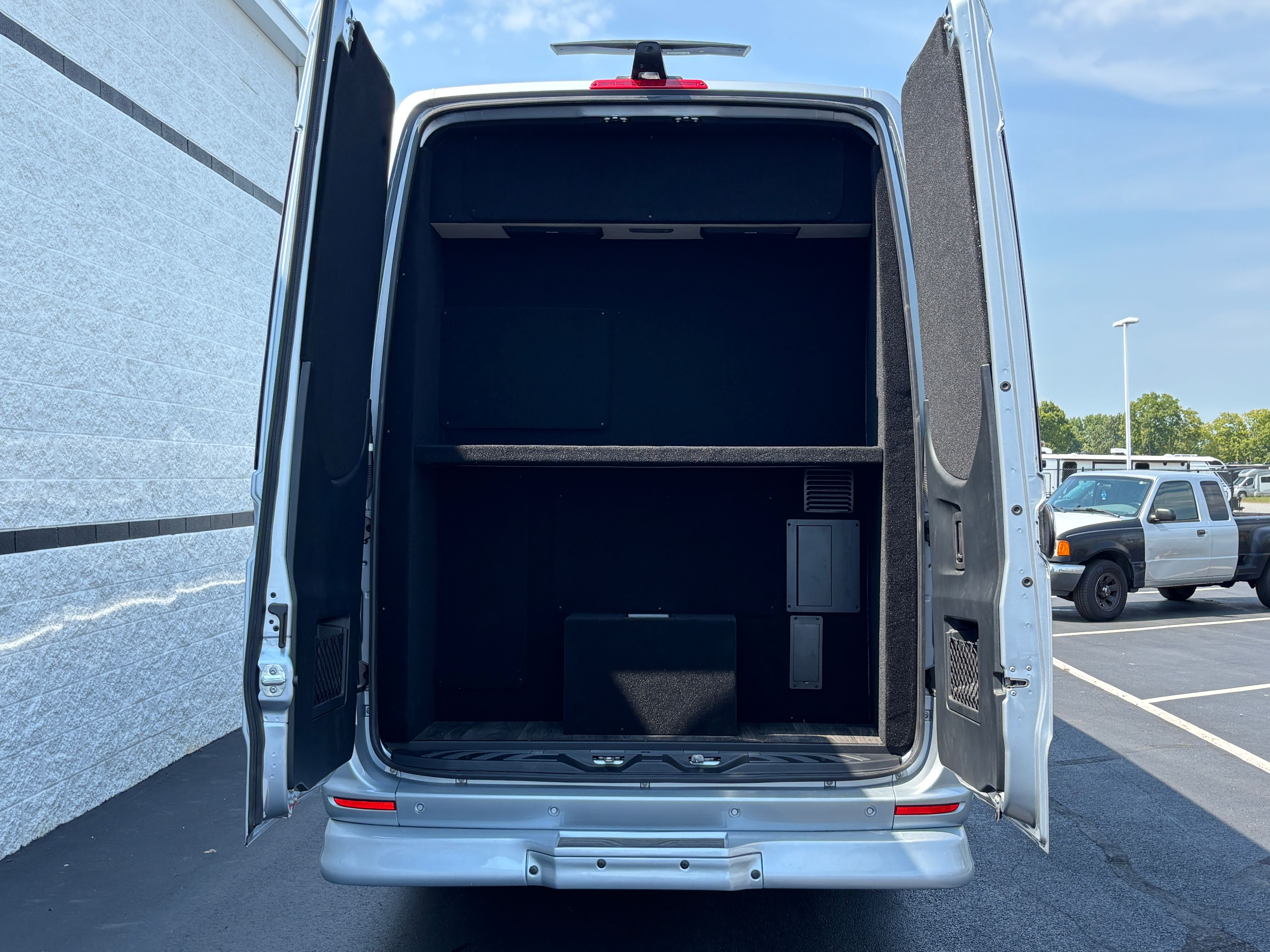 New 2027 Silver Mercedes-Benz Discovery Touring image 11