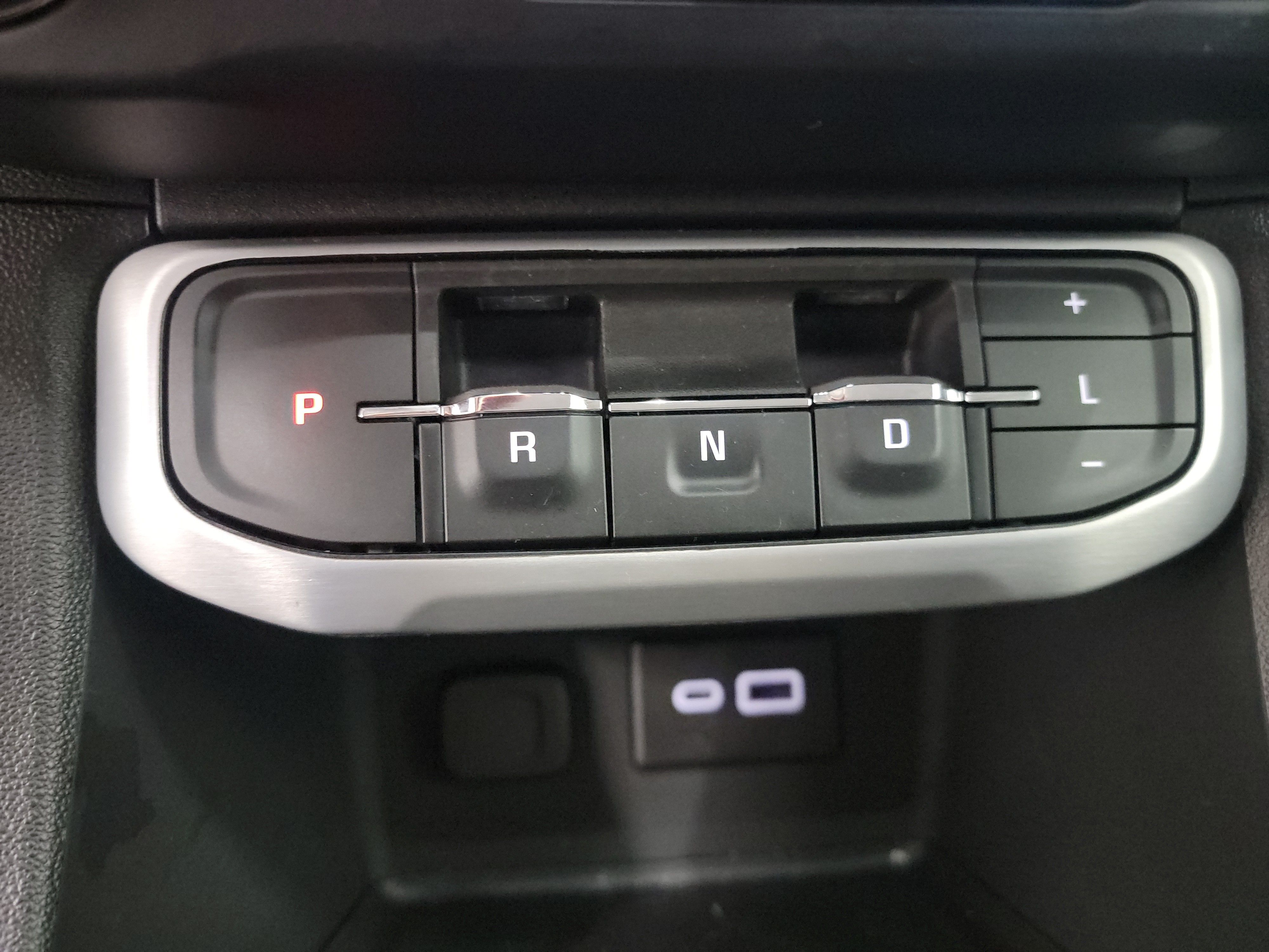 2022 GMC Acadia SLE photo