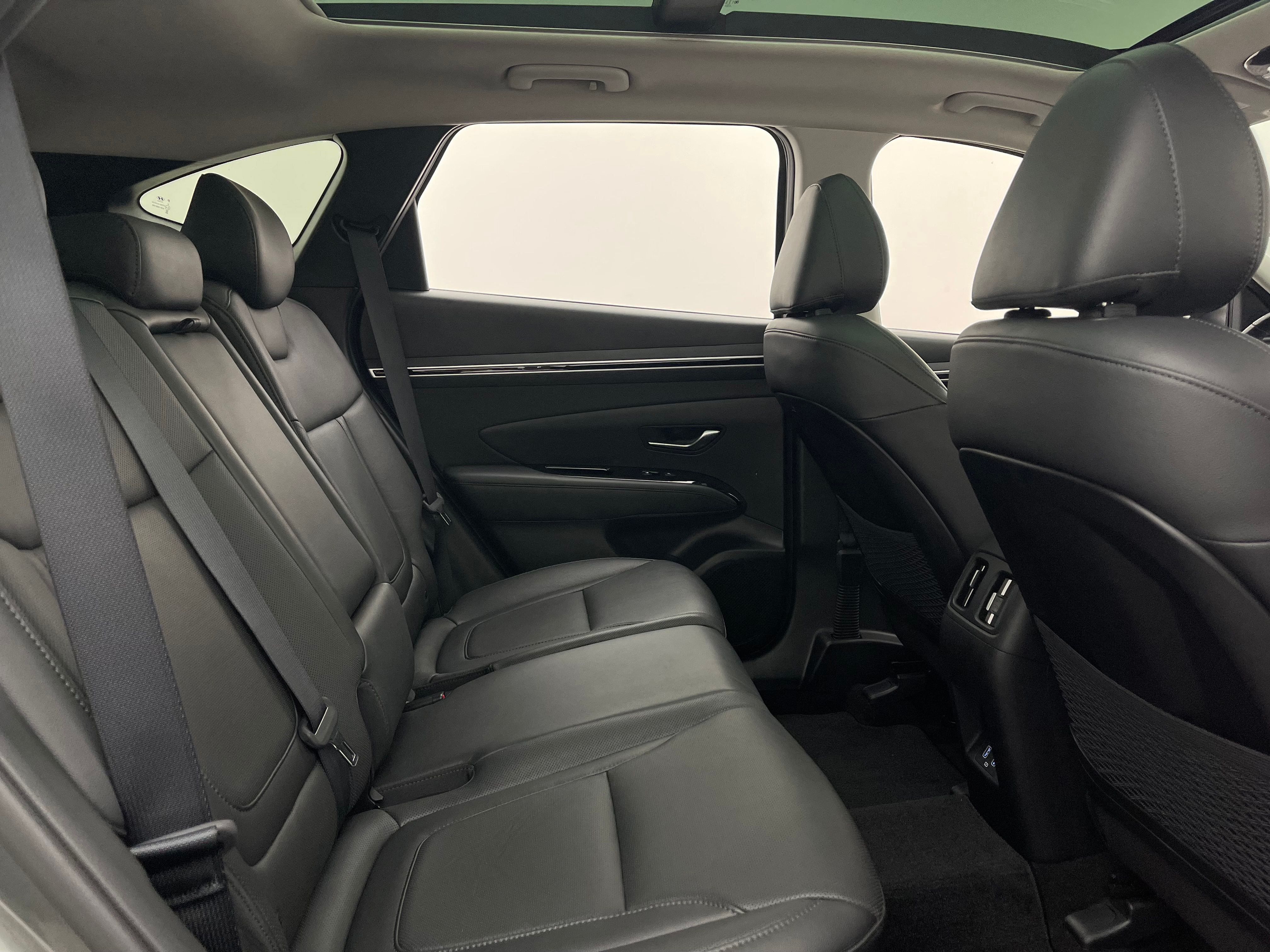 Used 2023 Amazon Gray Hyundai Limited image 39