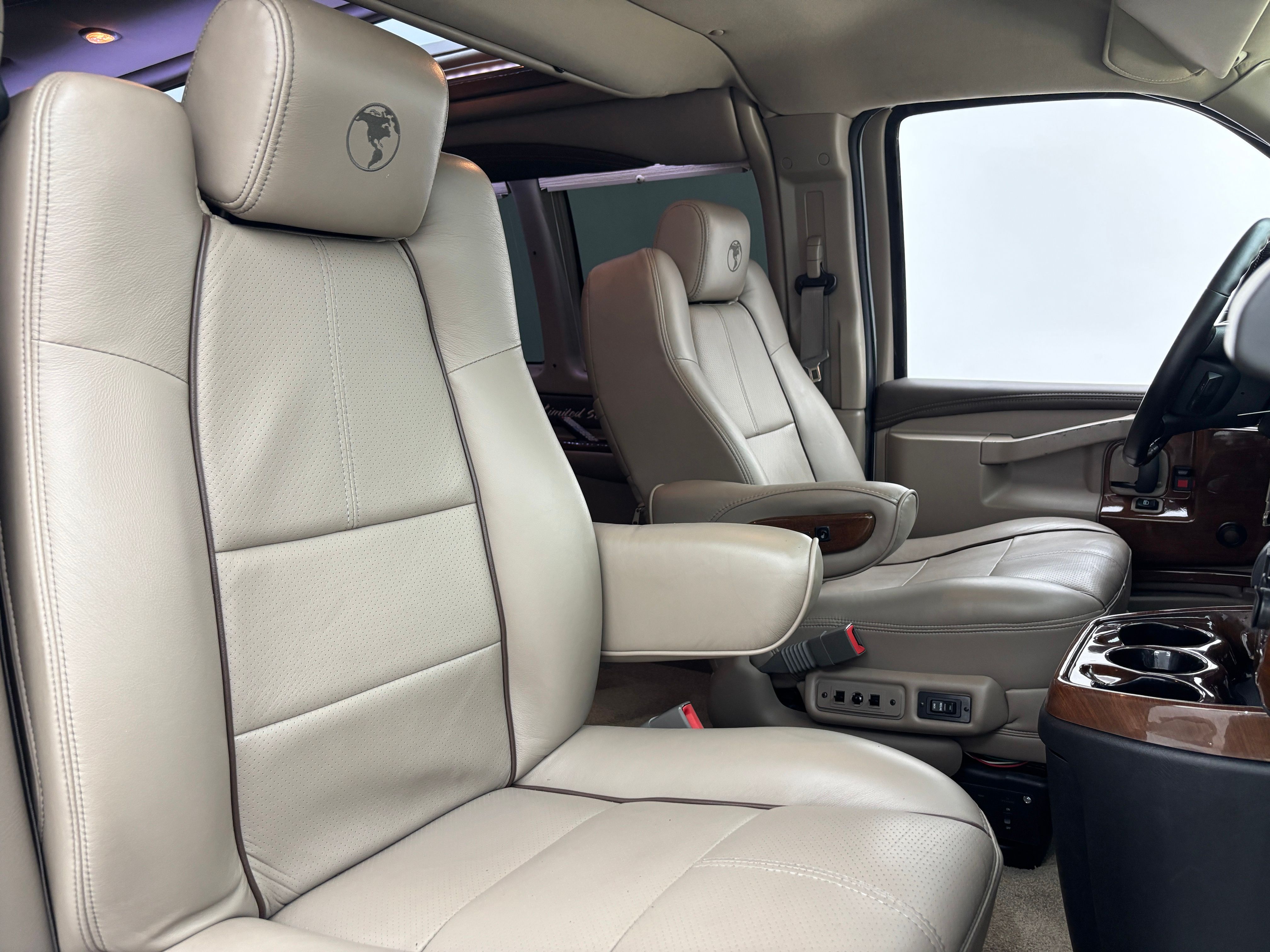 Used 2017 Summit White Chevrolet Explorer Limited SE image 25
