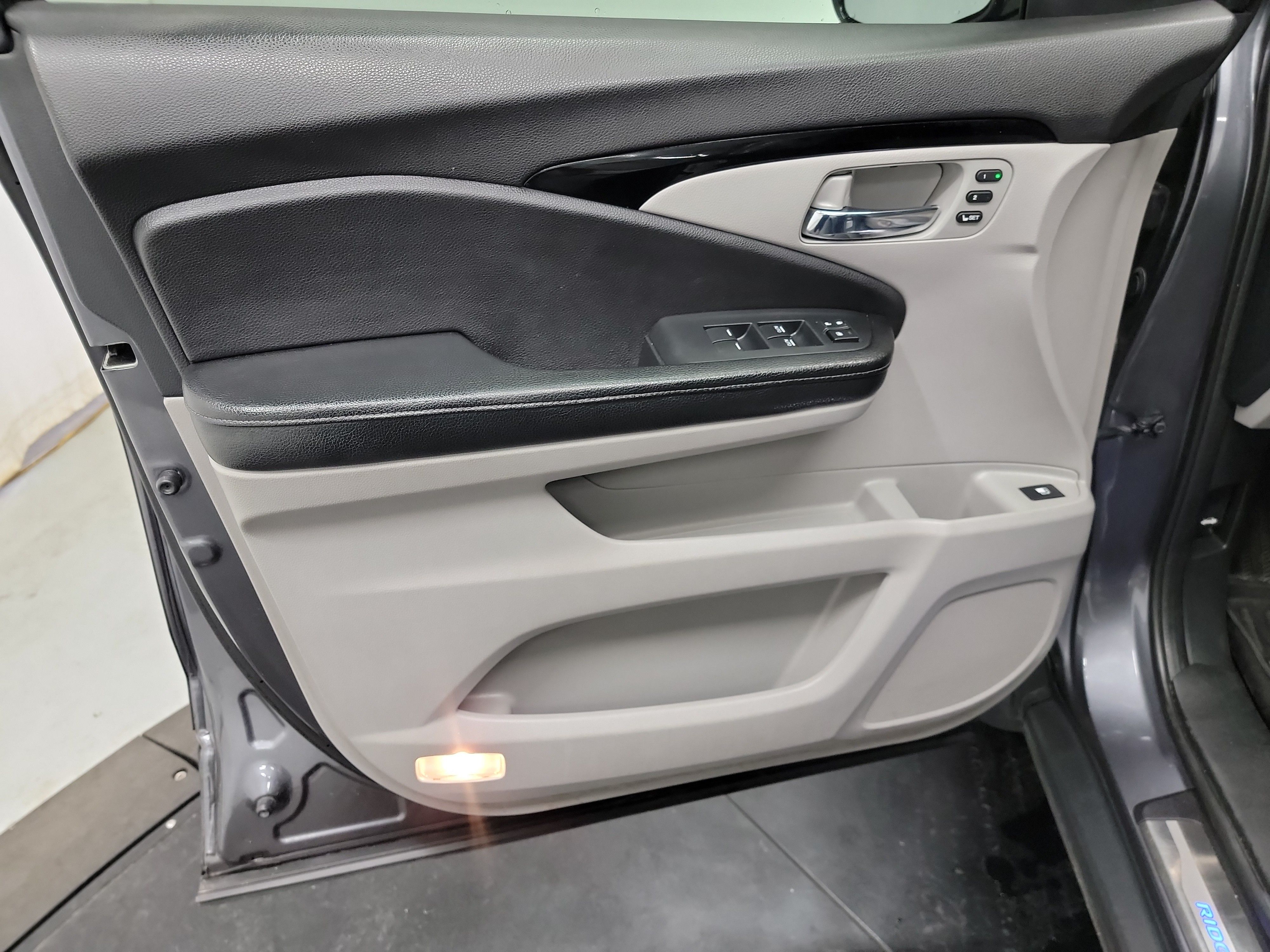 2017 Honda Ridgeline RTL-E photo