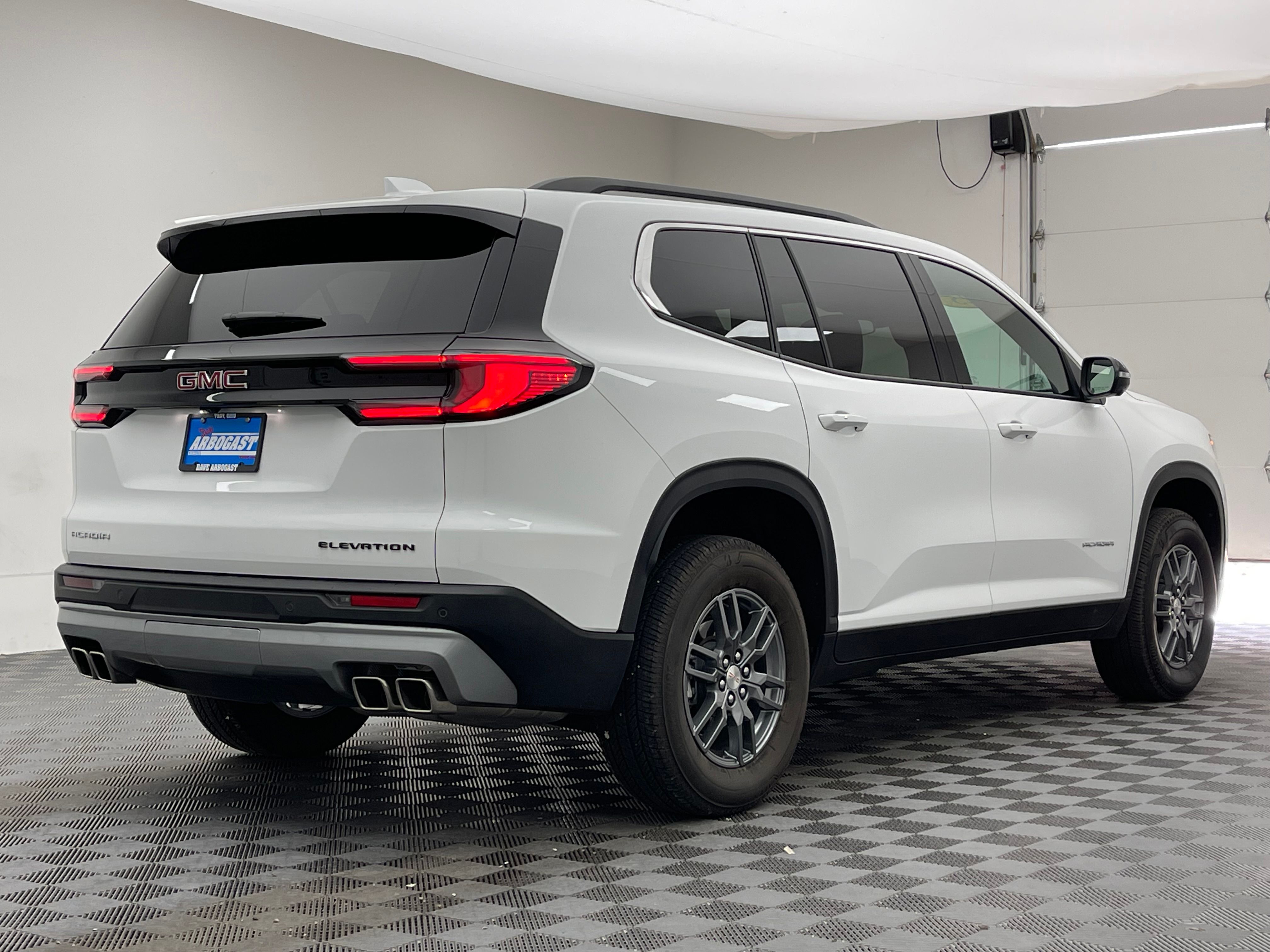 Used 2025 Summit White GMC Elevation image 7